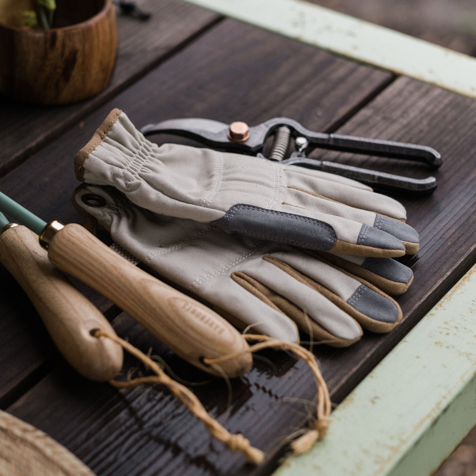 Leepa Garden Gloves - Durable Gardening Gloves for Women & Men - Perfect for Planting, Weeding & Outdoor Yard Work