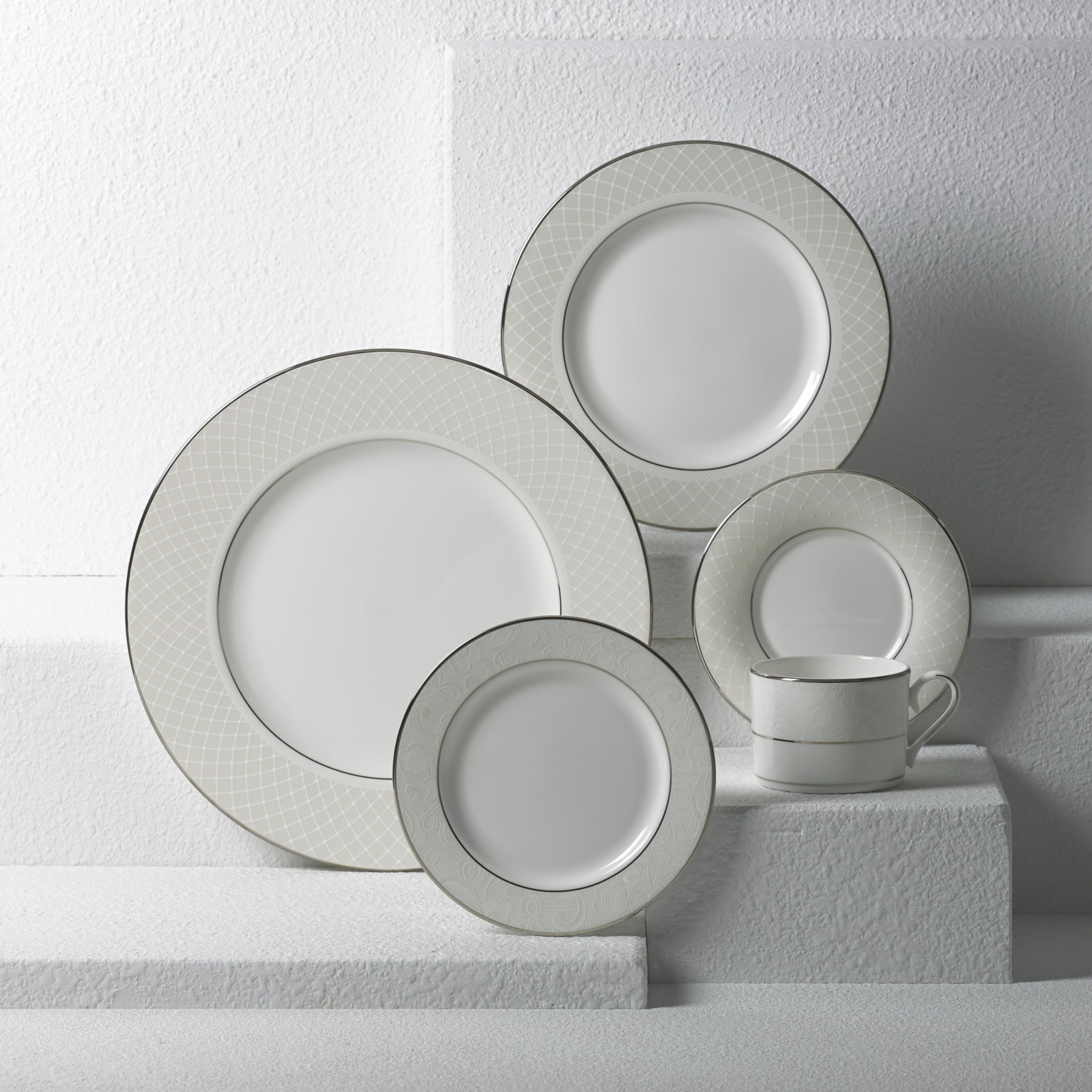 Lenox Venetian Lace 5-Piece Place Setting - Fine Bone China Dinnerware Set, White Porcelain Tableware for Formal Dining, Wedding Registry & Holiday Entertaining