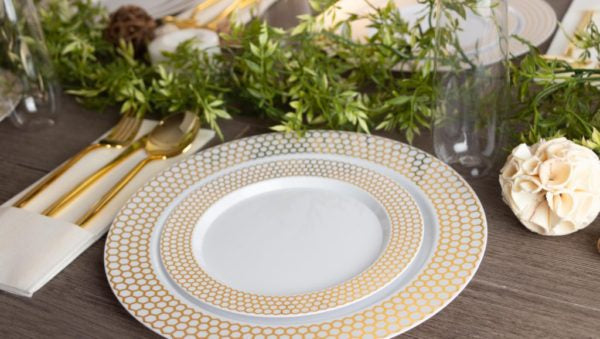 32-Piece White & Gold Round Plastic Dinnerware Set - Honeycomb Design for 16 Guests | Elegant Disposable Plates, Cups & Cutlery for Parties, Weddings & Outdoor Events