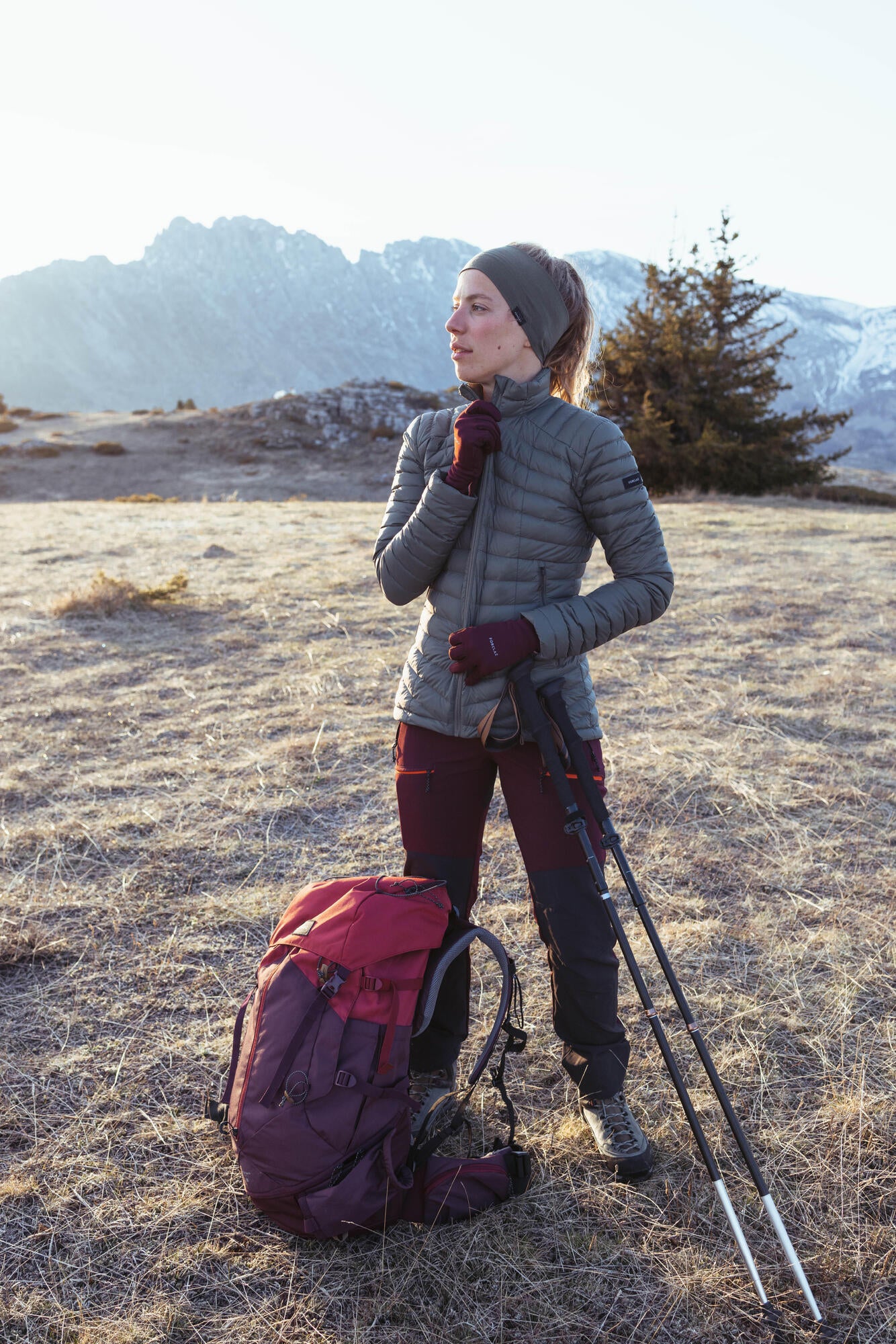 Simond Women's MT100 Easyfit 50L Backpacking Pack - Lightweight Hiking Backpack for Women with Adjustable Straps - Perfect for Camping, Trekking & Outdoor Adventures