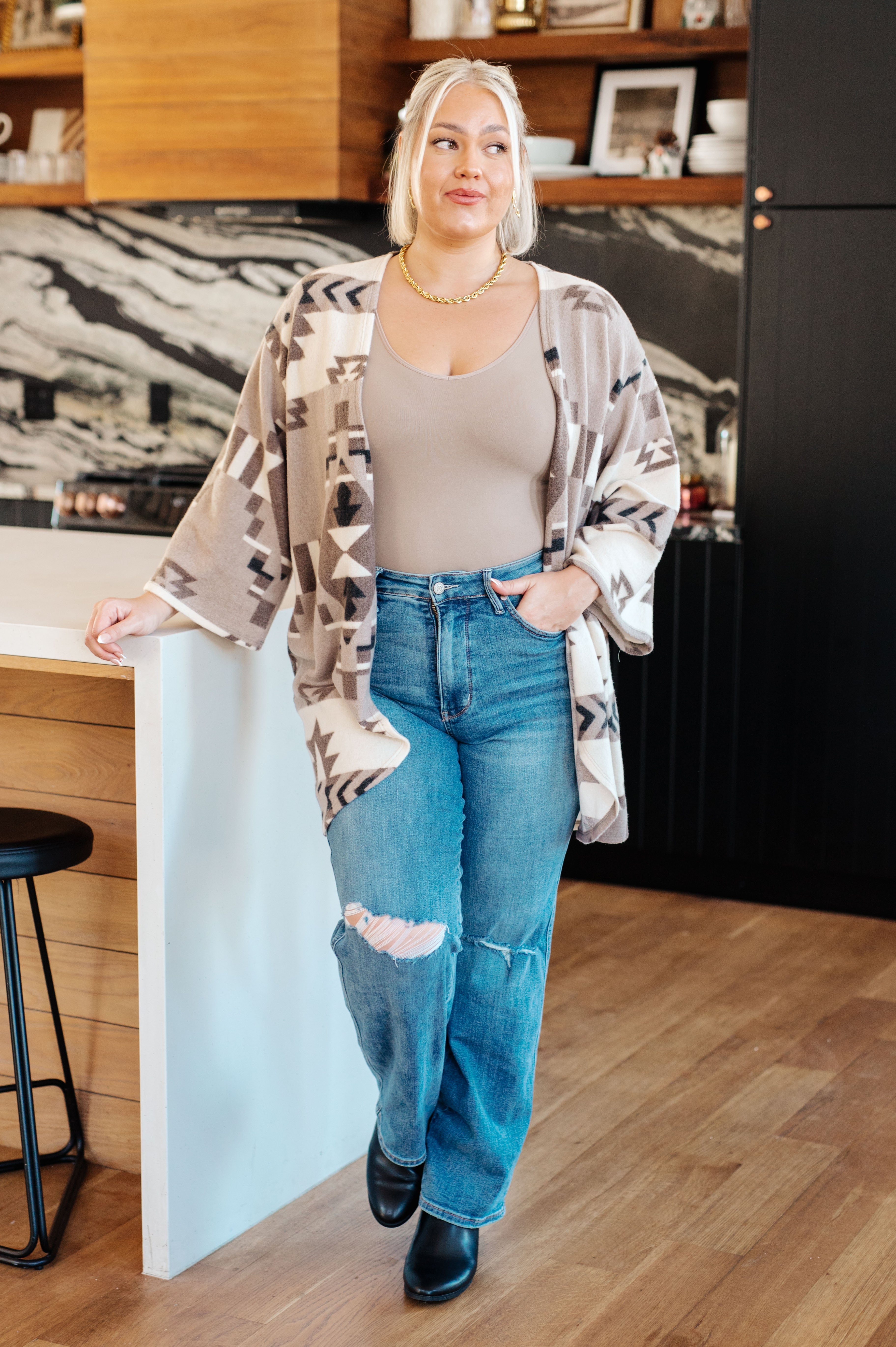 Stylish and Cozy Blanket Kimono Robe - Soft Loungewear for Women, Perfect for Relaxing at Home, Spa Days, and Beach Cover-Ups