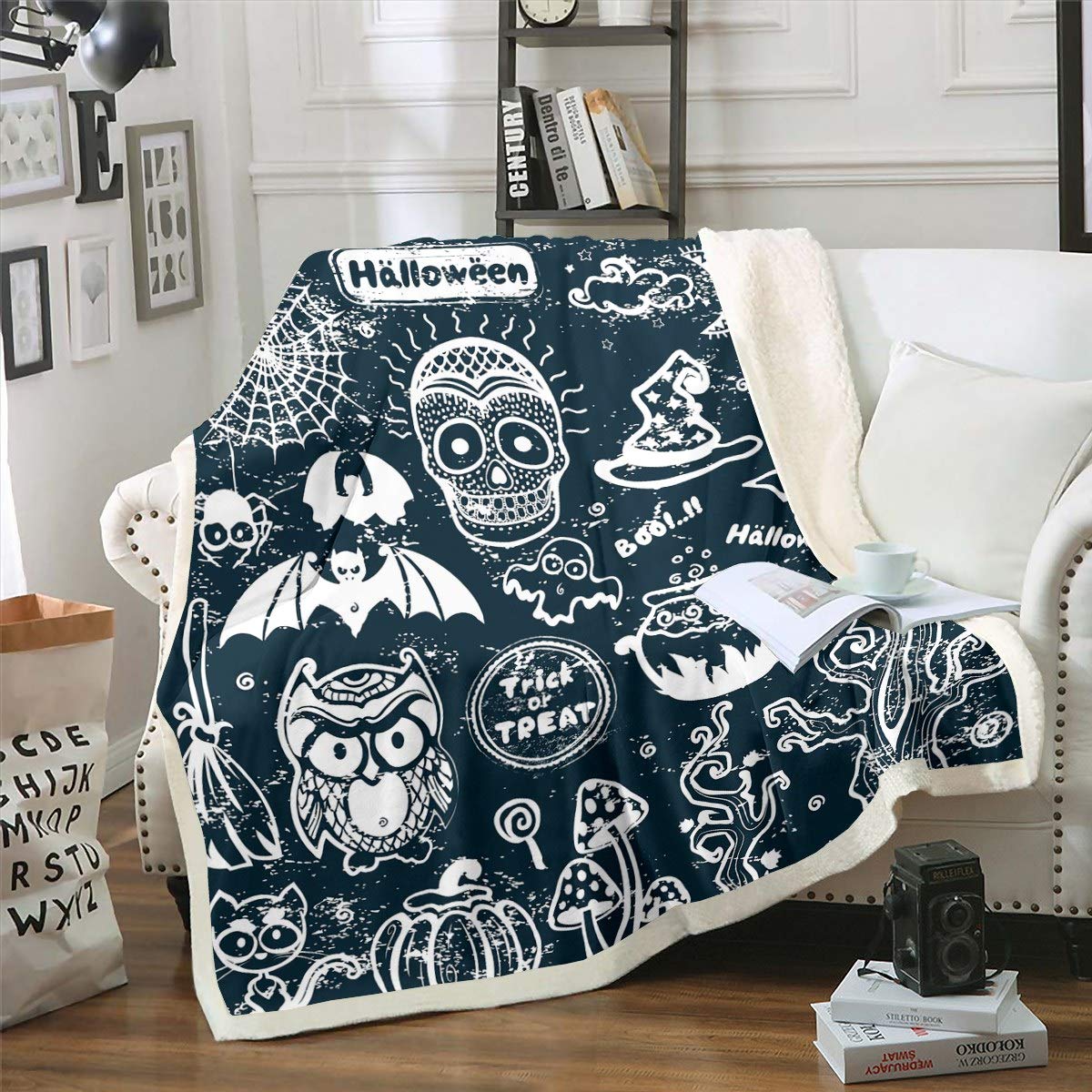 Kids Halloween Skull Pattern Fleece Blanket - Sherpa Throw Blanket for Sofa & Couch - Scary Skeleton Ghost Plush Blanket - 50x60 Inch Cozy Blanket for Bedroom, Living Room & Dorm Decor - Perfect for Halloween Parties, Movie Nights & Gift Giving