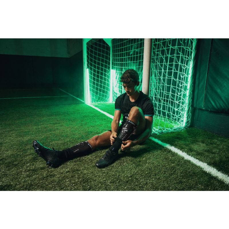 G Form Pro S Vento Shin Guard - Lightweight Soccer Shin Pads for Men & Women - Perfect for Football, Rugby & Training - Enhanced Protection & Comfort