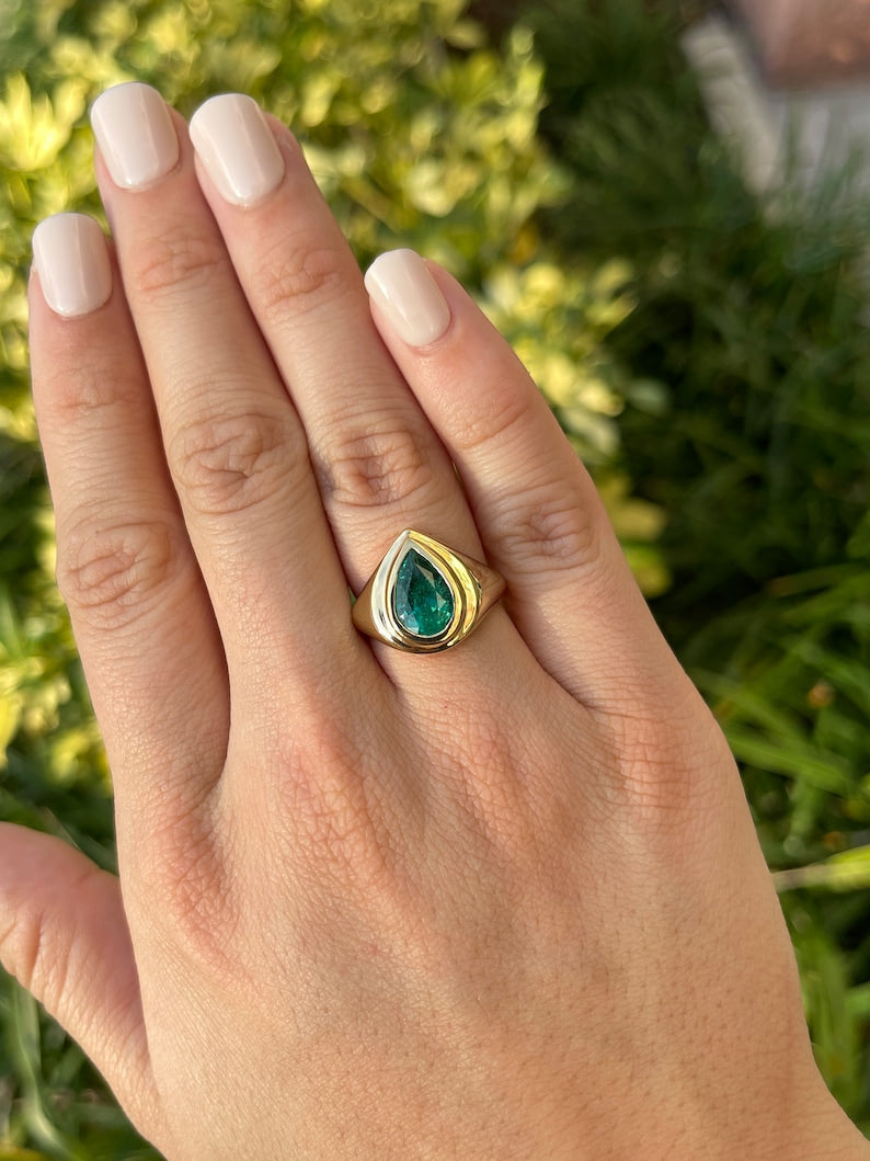 2.47 Carat 18K Solid Gold Bezel Teardrop Emerald Solitaire Gypsy Ring for Women - Elegant Vintage Jewelry Gift for Wedding, Anniversary & Special Occasions