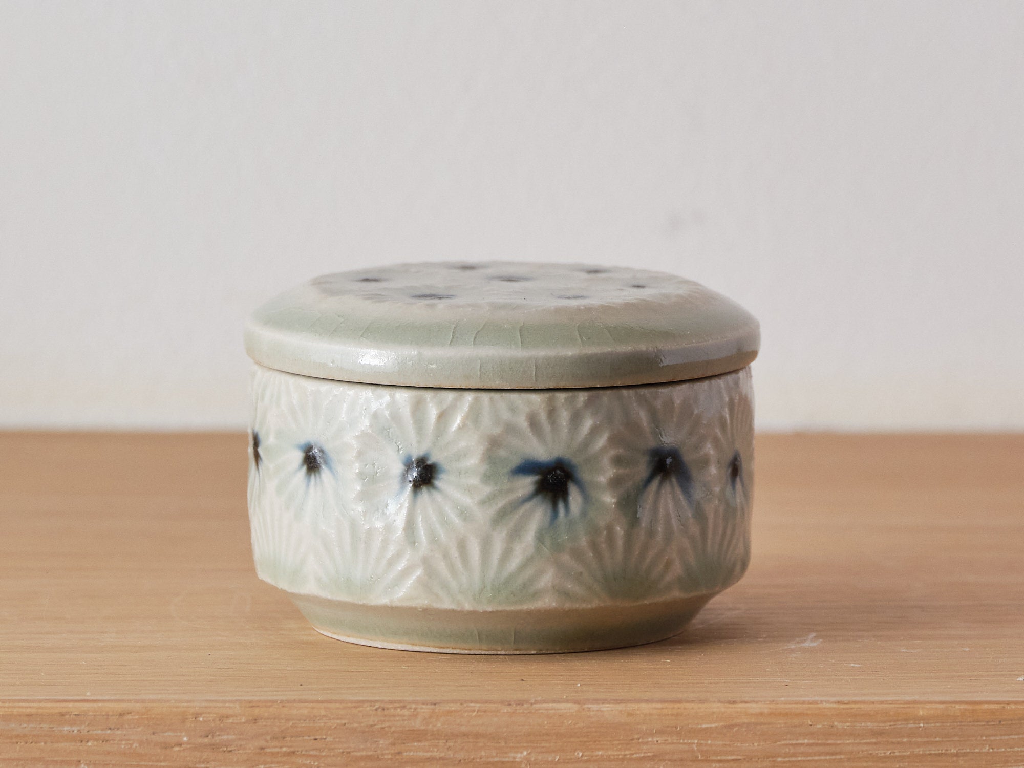 Tomoka Nomura Iron Glazed Patterned Pot with Lid – Elegant Ceramic Cookware for Stovetop, Oven & Serving – Perfect for Soups, Stews & Decorative Kitchen Display
