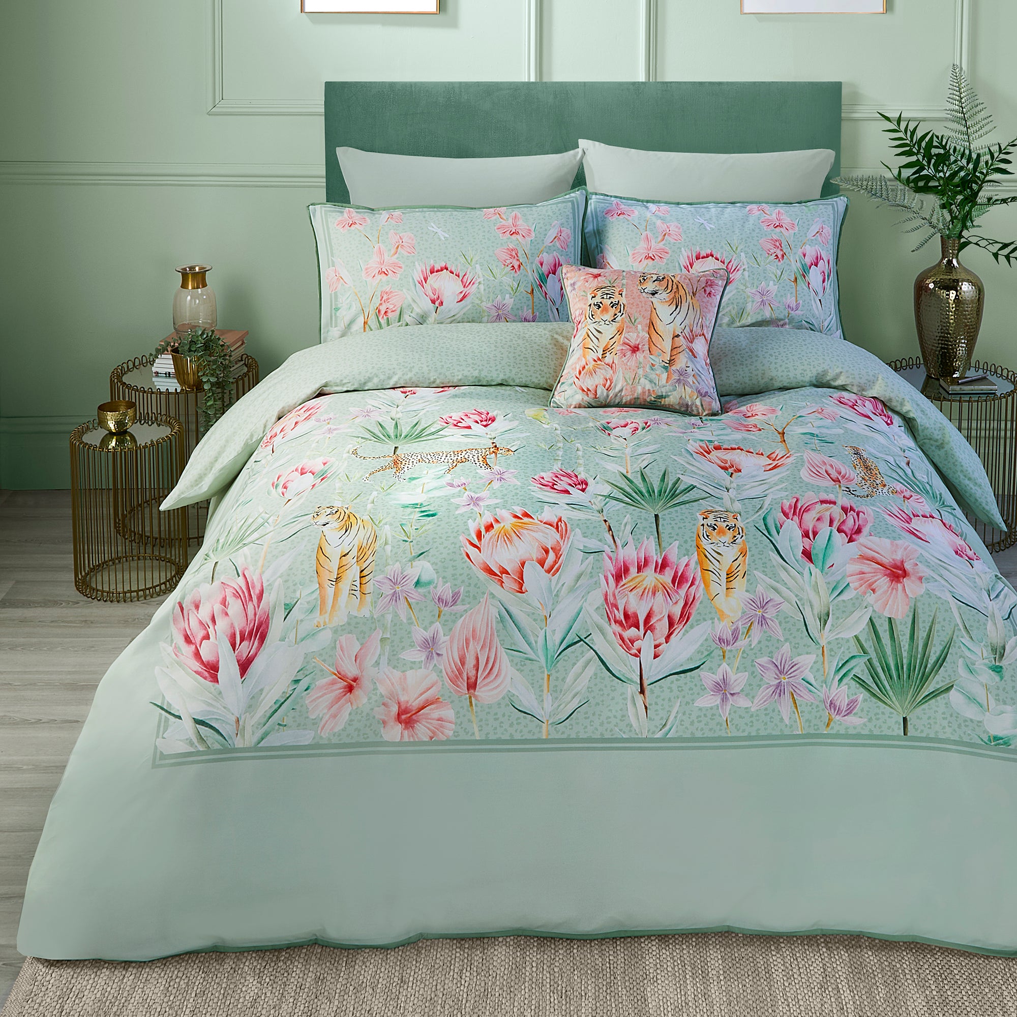 Tropical Leopard Print Duvet Cover Set - Green Jungle Animal Theme Bedding for Boho & Safari Decor - Perfect for Bedroom, Guest Room & Vacation Rental