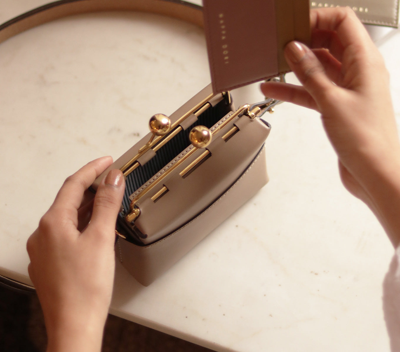 Mini Kisslock Bag - Stylish & Compact Crossbody Purse for Women | Perfect for Parties, Date Nights & Everyday Use