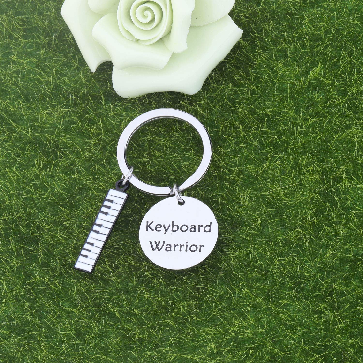 AKTAP Piano Keyboard Keychain - Perfect Gift for Pianists & Music Teachers - Miniature Musical Instrument Key Ring - Ideal for Piano Enthusiasts, Music Students & Keyboard Players (Great for Birthdays, Graduations & Music Appreciation Gifts)