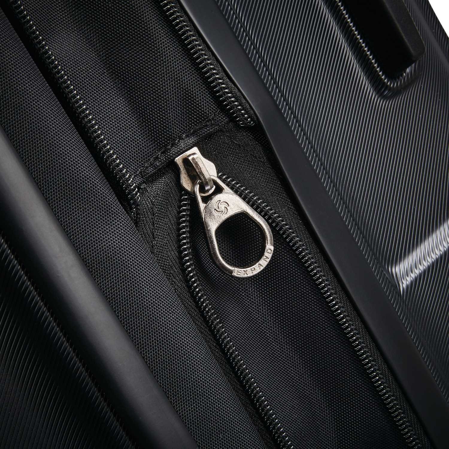 Samsonite Centric 28-Inch Expandable Hardside Spinner Luggage - Black | Durable Checked Suitcase for Travel, Business Trips & Vacations