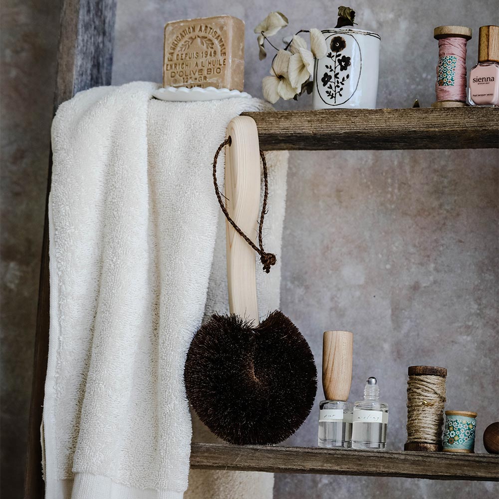 Exfoliating Palm Fiber Body Brush for Dry Brushing - Natural Bristles for Skin Detox & Cellulite Reduction - Perfect for Spa, Home Use & Self-Care Routine