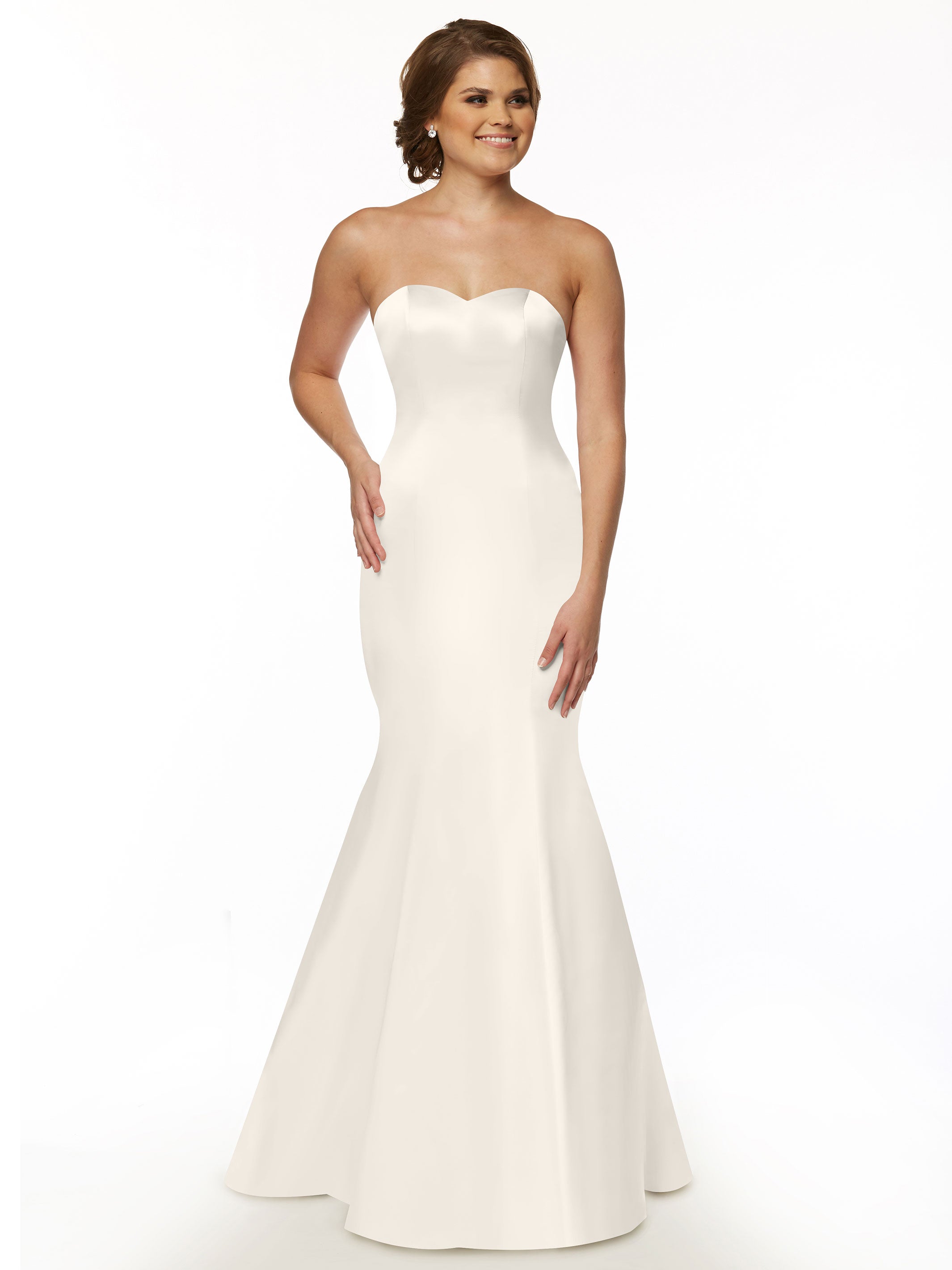Elegant Strapless Satin Fit and Flare Bridesmaid Dress with Sweetheart Neckline - Perfect for Weddings, Formal Events & Special Occasions