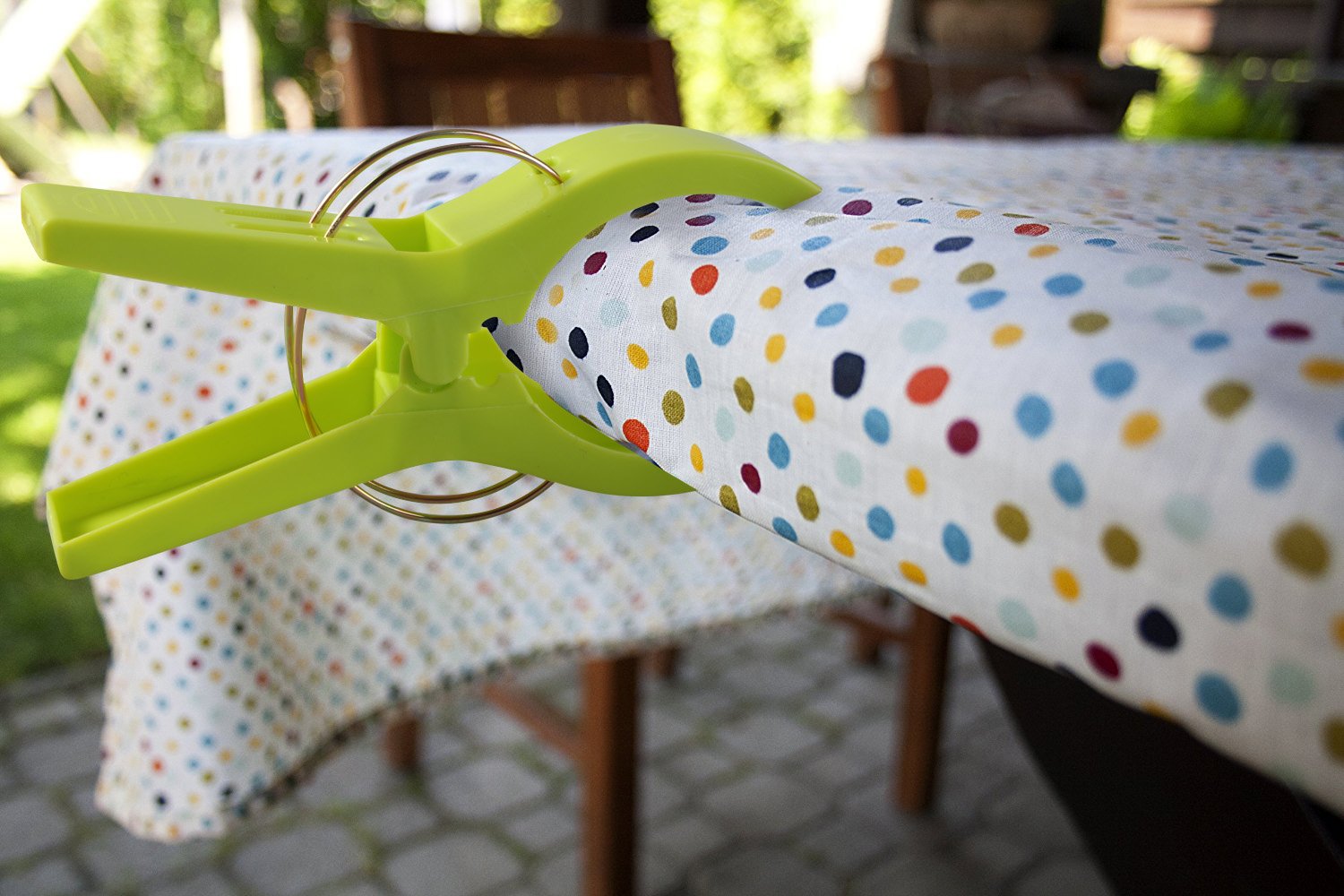 8-Pack URAQT Large Beach Towel Clips - Colorful Plastic Clips for Securing Towels on Sunbeds, Pool Chairs & Laundry Lines - Perfect for Beach, Poolside and Outdoor Use