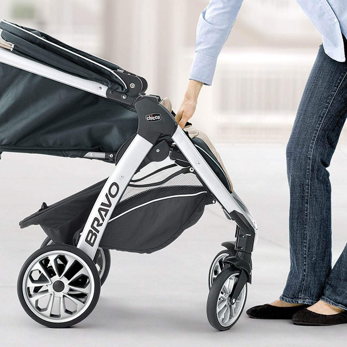 Chicco Bravo Trio Travel System - Lightweight Stroller, Infant Car Seat & Base - Lilla | Safe & Convenient Baby Travel Gear for Newborns to Toddlers | Perfect for Shopping, Travel & Daily Walks