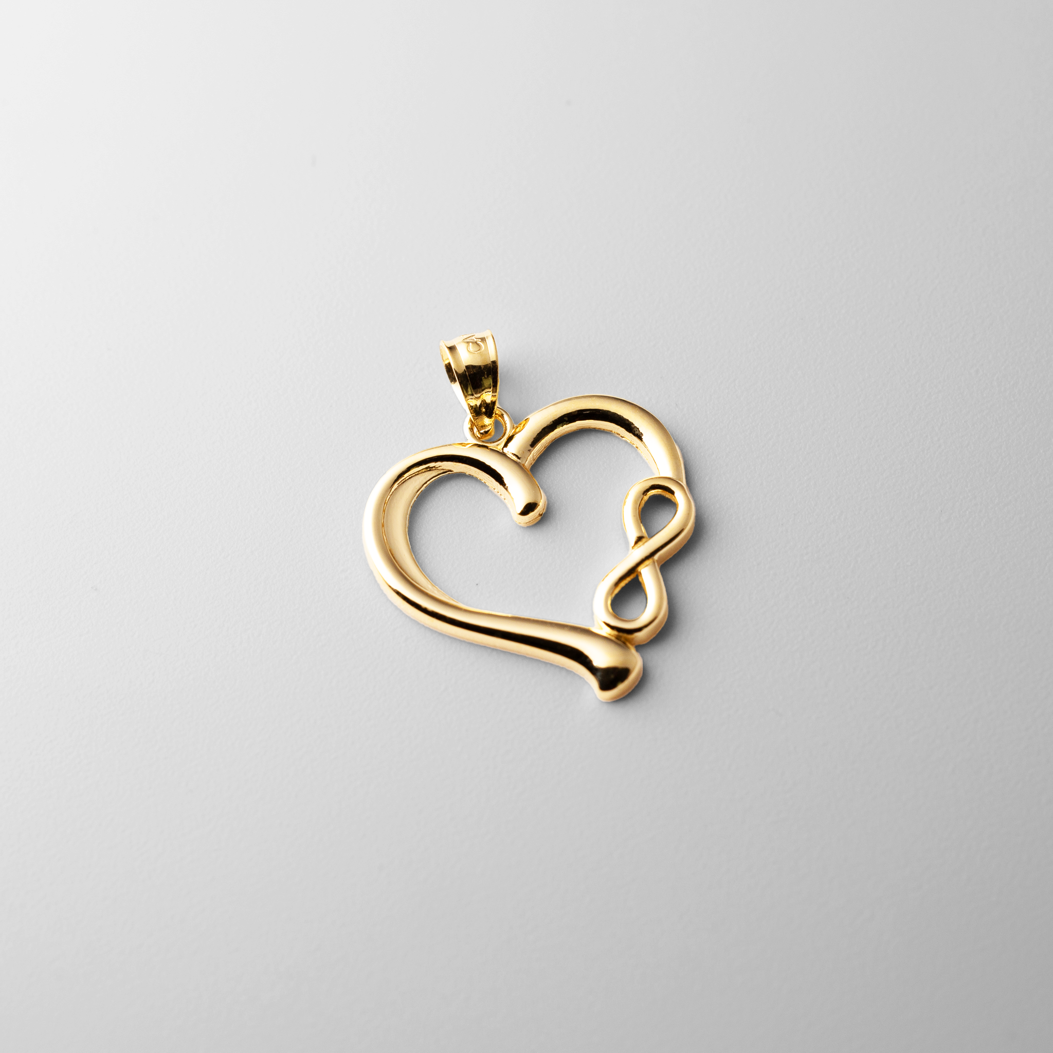 14K Gold Infinity Heart Pendant Necklace - Elegant Love Symbol Jewelry Gift for Women - Perfect for Anniversaries, Valentine's Day & Romantic Occasions