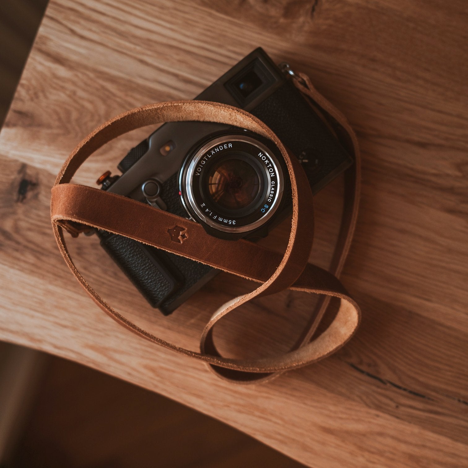 Clever Supply Minimalist Camera Strap with Split Ring - 40 Inch English Tan | Comfortable Neck Strap for DSLR & Mirrorless Cameras | Perfect for Travel & Photography Enthusiasts