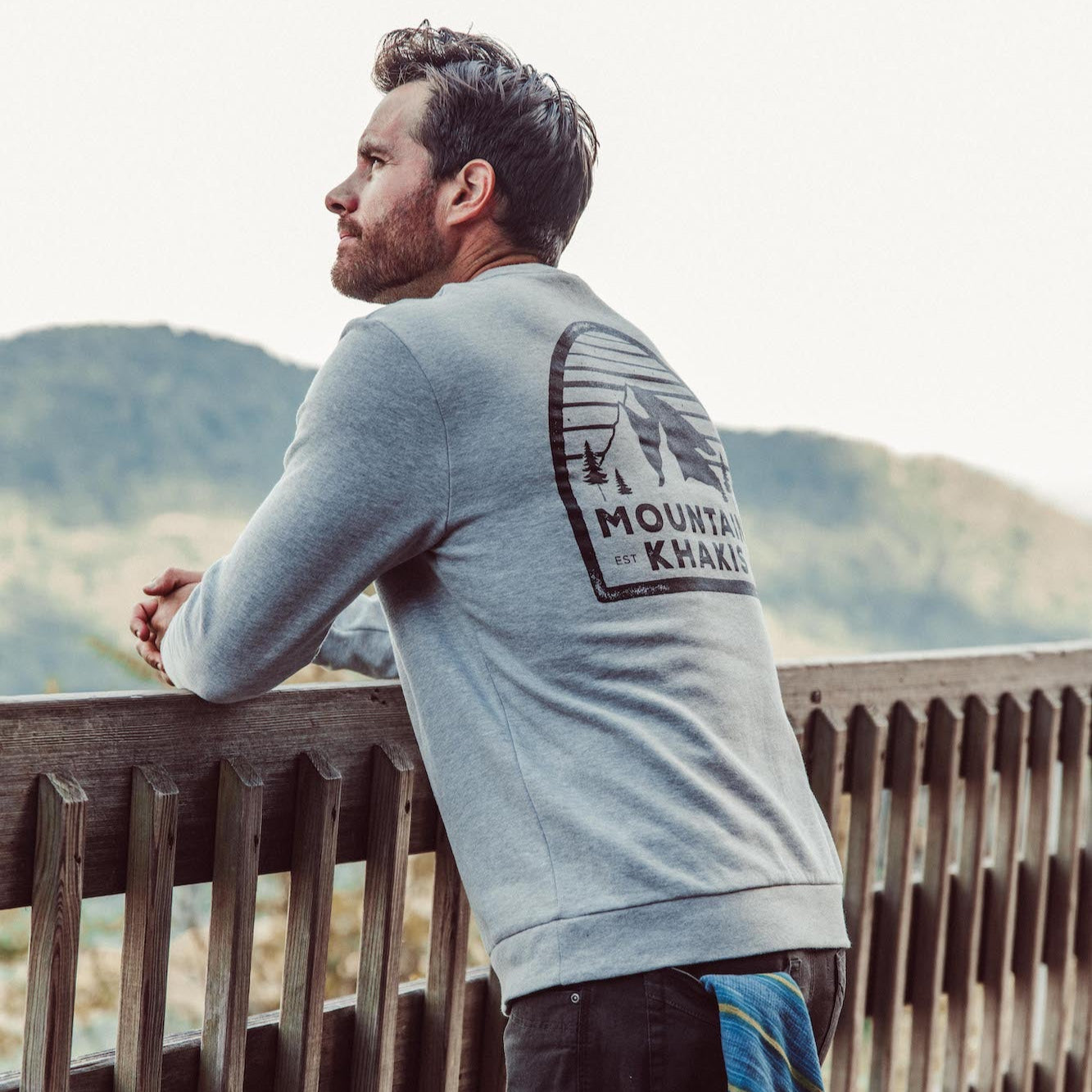 Mountain Logo Crew Neck Sweatshirt - Comfortable Unisex Pullover for Outdoor & Casual Wear