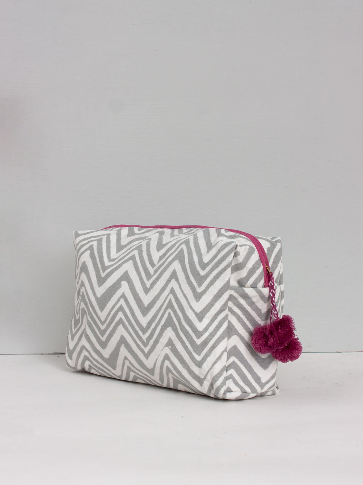 Zig Zag Waterproof Wash Bag - Travel Toiletry Organizer for Men & Women - Compact Grey Cosmetic Pouch for Bathroom, Gym, Camping & Vacation