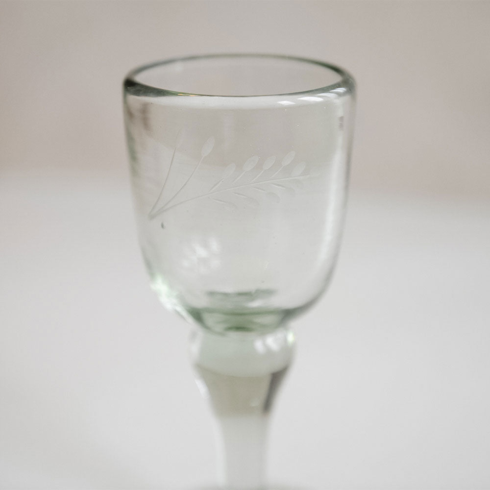 Elegant Hand-Etched Floral Wine Glasses - Set of 4 for Wedding, Anniversary & Romantic Dinner Parties - Perfect for Gifts & Special Occasions