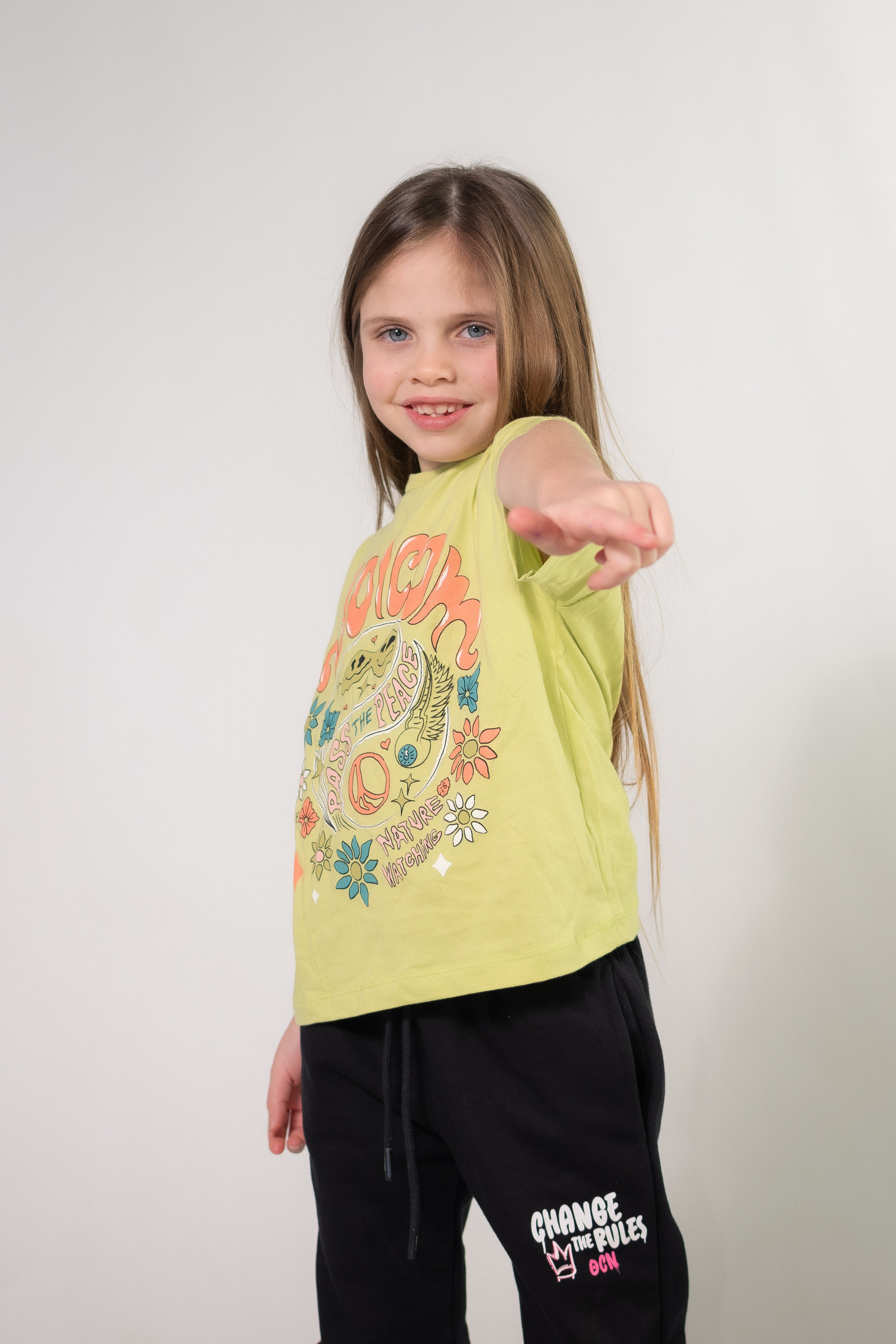 Volcom Kids JM Te MC Pass The Peace T-Shirt - Soft Cotton Graphic Tee for Boys & Girls - Perfect for Casual Wear, School & Playtime