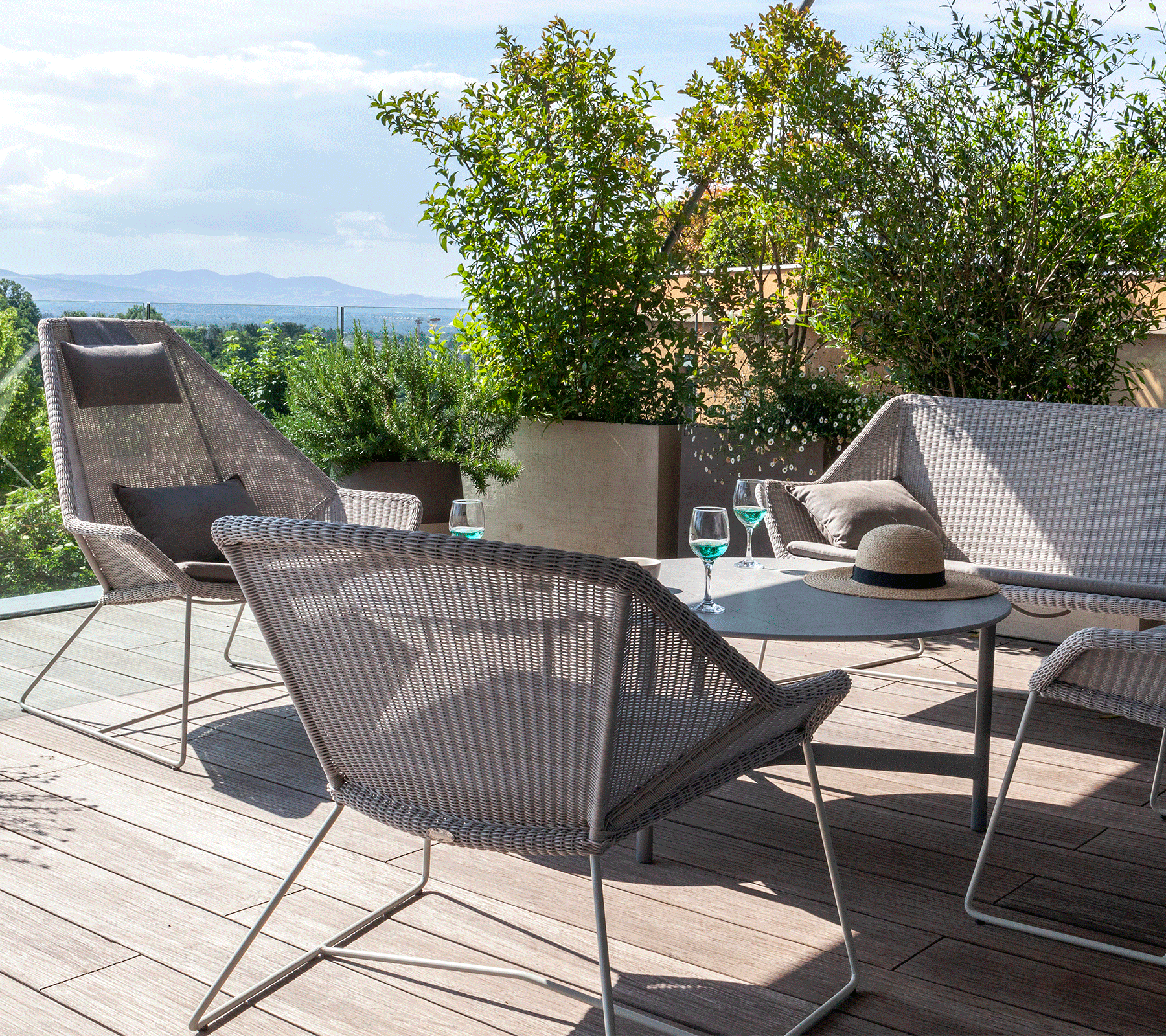 Breeze Outdoor Lounge Chair - Lightweight & Weather-Resistant Patio Furniture for Poolside, Garden, and Backyard Relaxation