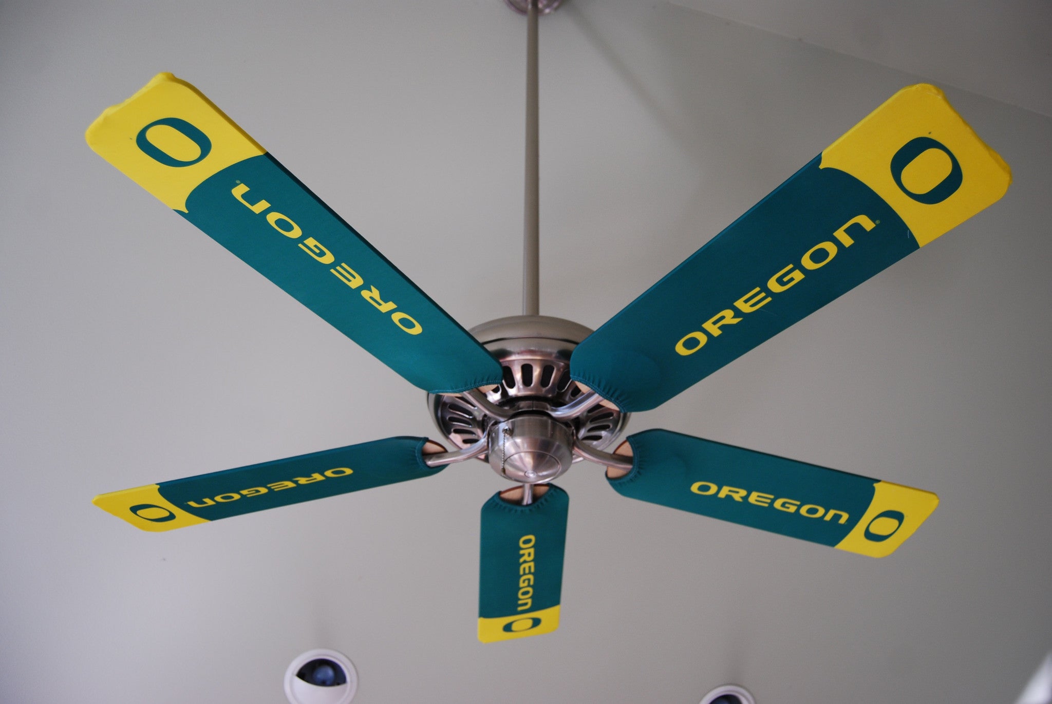 University of Oregon Ducks Official Merchandise & Fan Gear - Jerseys, Hats, Hoodies for Men, Women & Kids | Perfect for Game Day, Tailgating & School Spirit