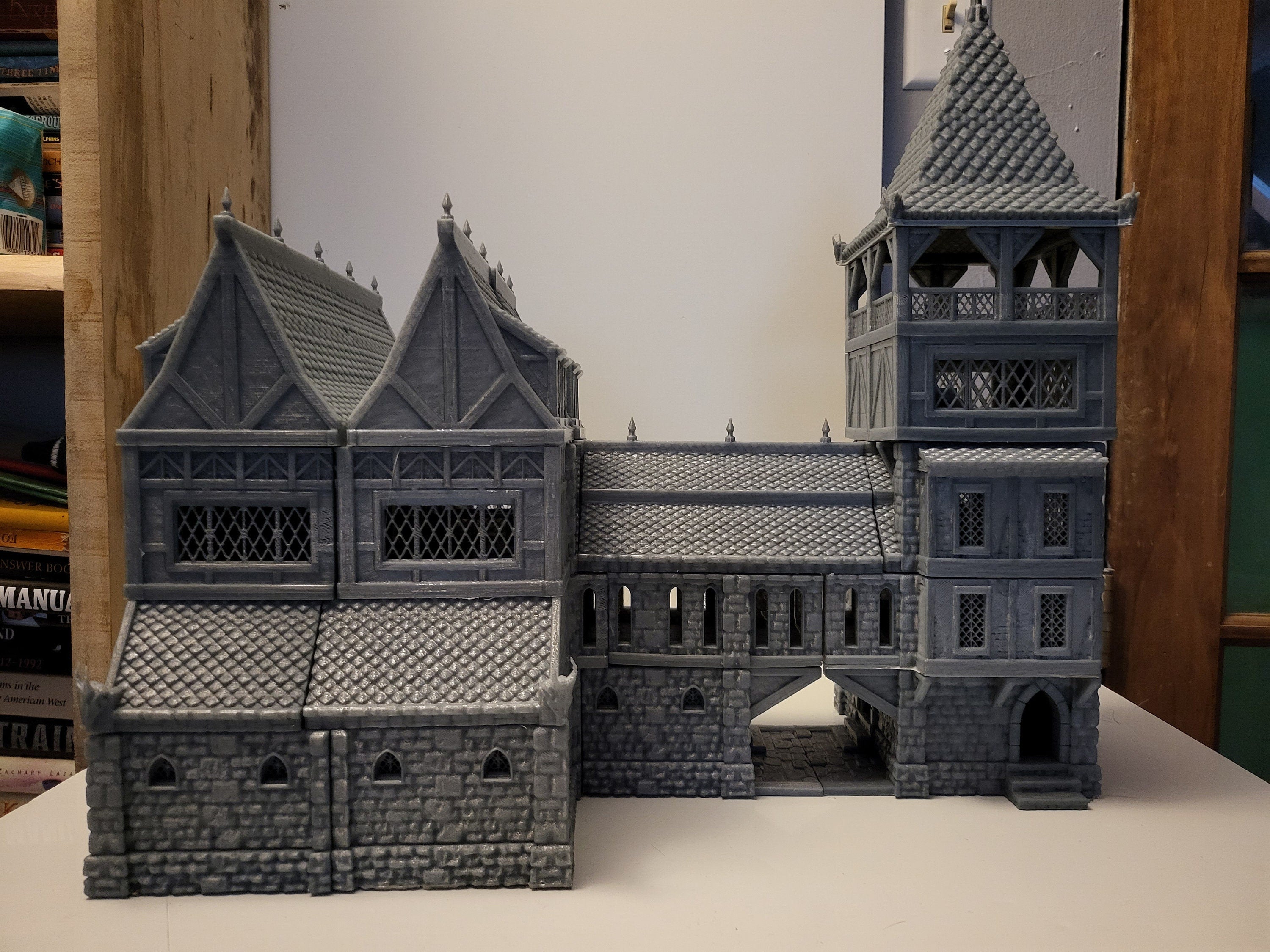 28mm Noble House Terrain for Dungeons & Dragons - The Old Manor Estate Miniature Scenery for RPG Tabletop Gaming