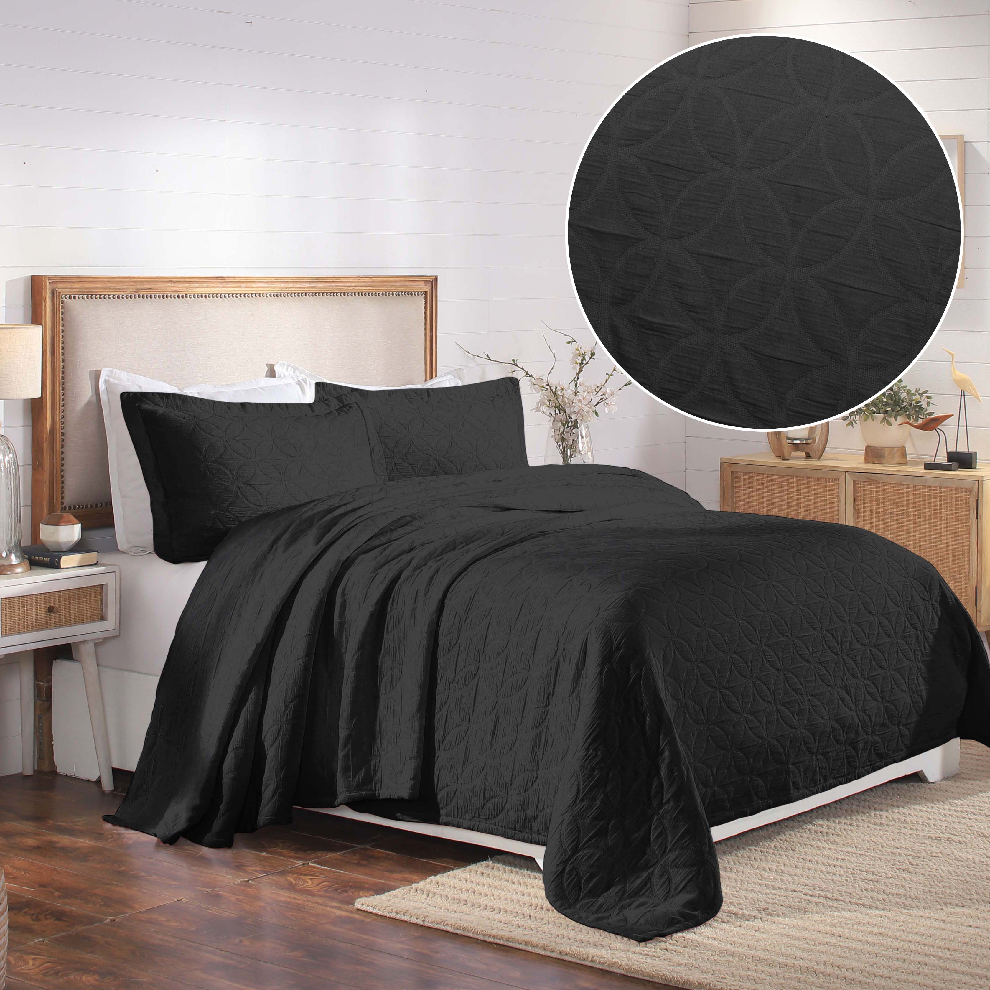 Serenity Cotton Matelasse Celtic Circle Airy Bedspread Set - Queen Size Lightweight Quilted Coverlet with All-Over Embroidery for Bedroom Decor, Guest Room & Cozy Home Styling