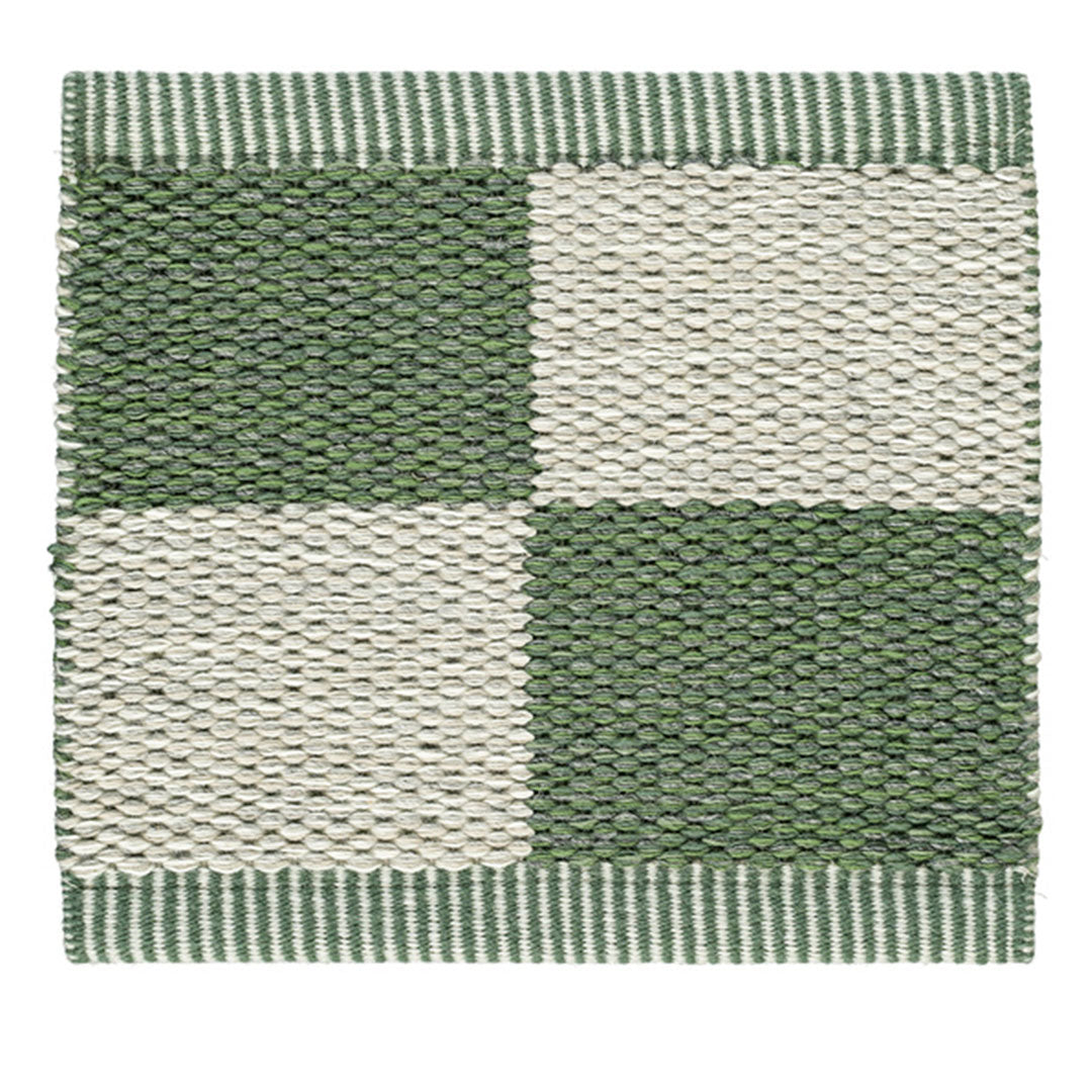 Checkerboard Icon Rug - Stylish and Durable Non-Slip Floor Mat for Living Room, Bedroom, or Office - Perfect for Home Decor and Comfort