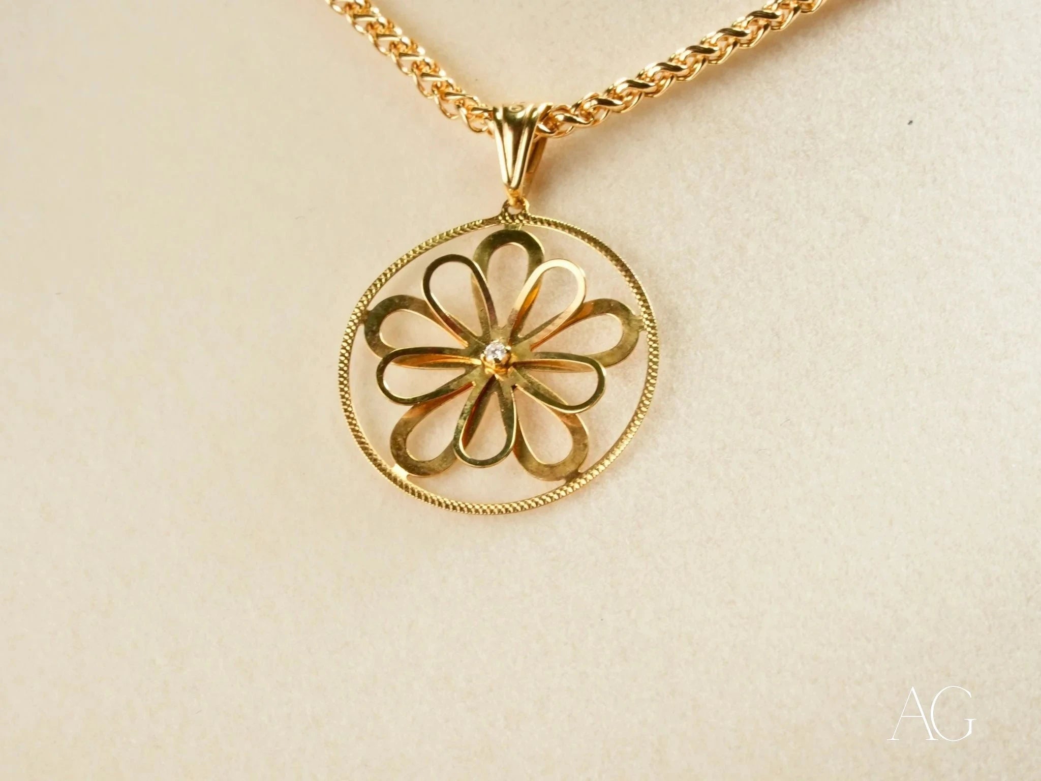 Blooming Grace Flower Pendant Necklace - Elegant Floral Jewelry for Women - Perfect for Weddings, Anniversaries & Special Occasions