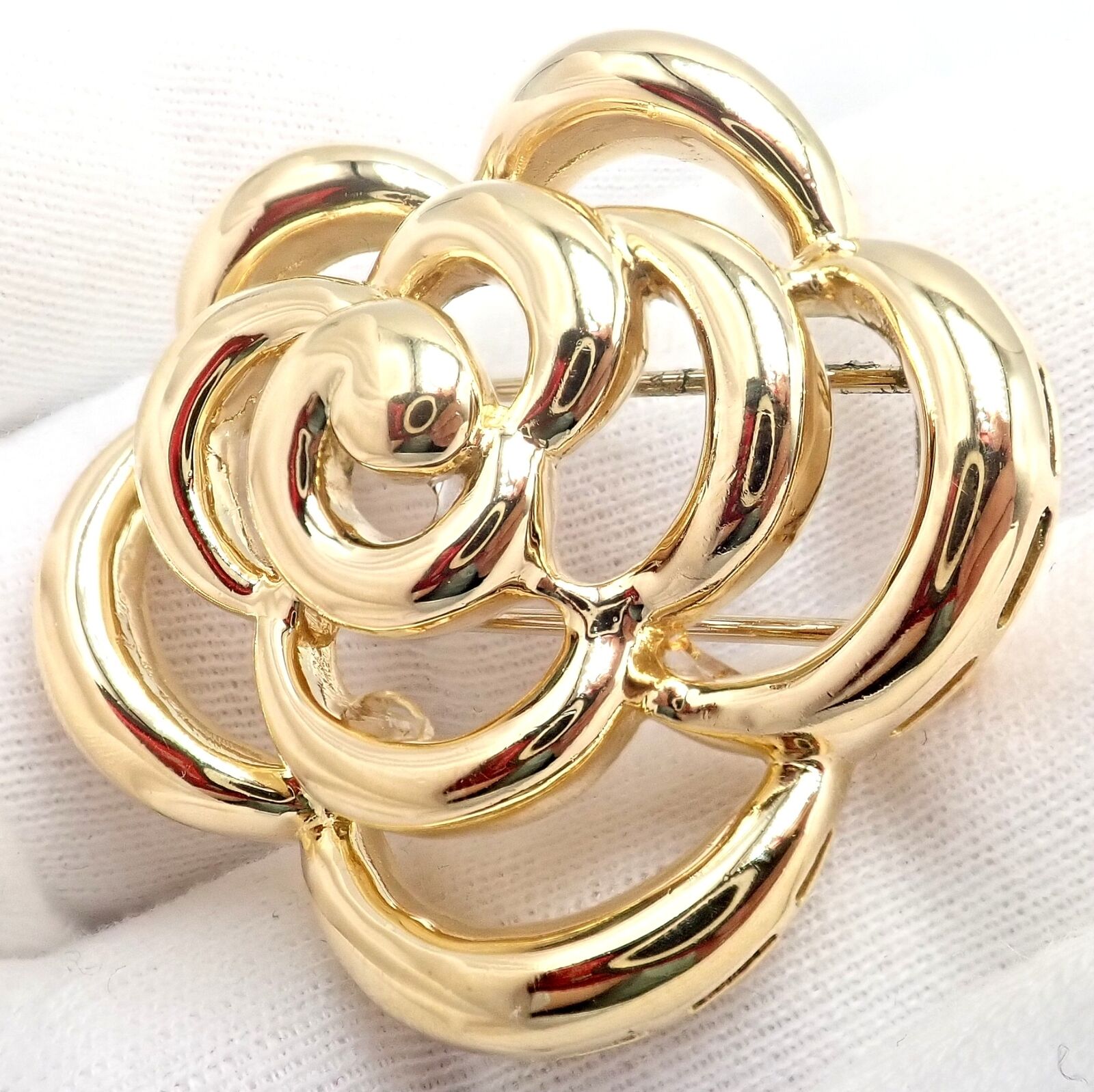 Authentic Van Cleef & Arpels 18k Yellow Gold Camellia Flower Pin Brooch Vintage 1998 - Elegant Jewelry for Women, Perfect for Special Occasions, Weddings & Gift Giving