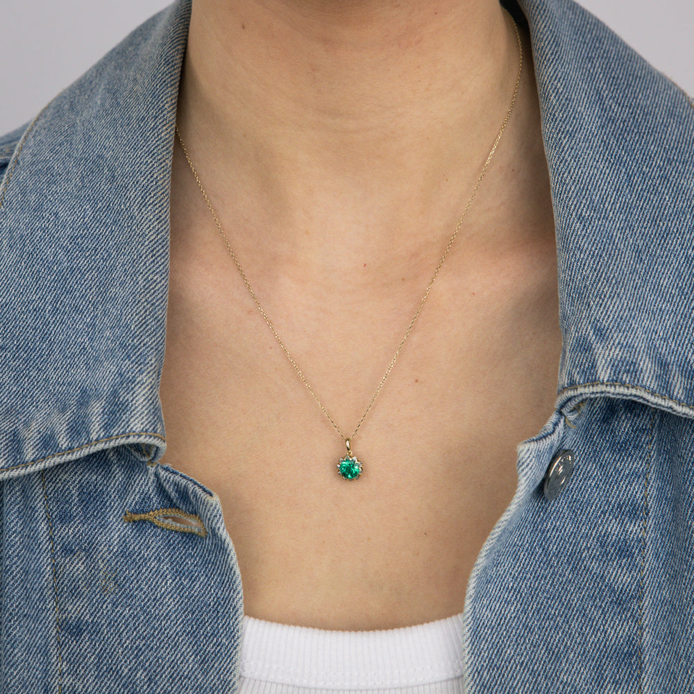 0.87 Carat Lab-Created Emerald & Diamond Pendant Necklace with 45cm 9K Yellow Gold Chain - Elegant Jewelry Gift for Women, Perfect for Weddings, Anniversaries & Special Occasions