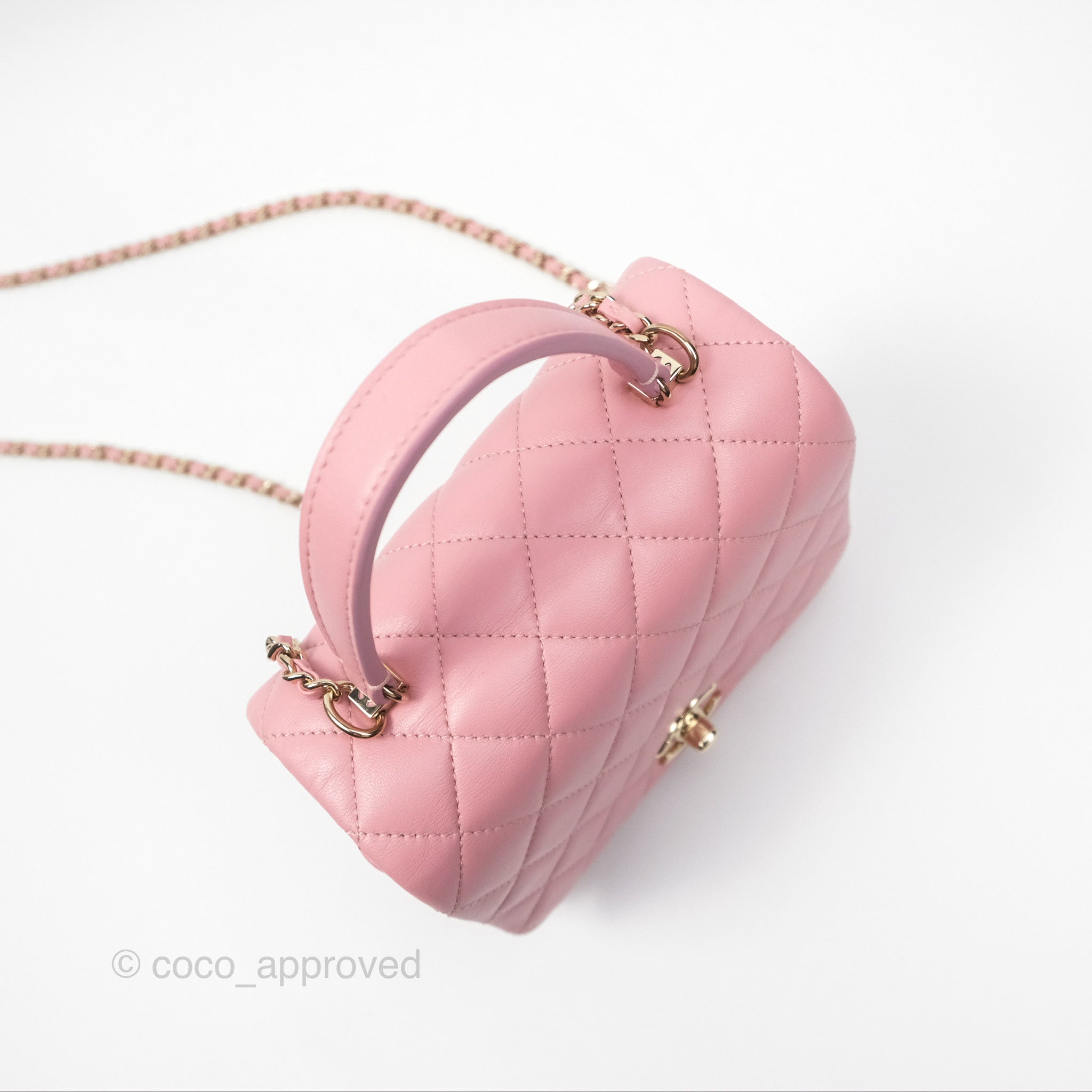 Chanel Citizen Chic Flap Bag in Pink Lambskin Leather with Gold Hardware - Luxury Crossbody Purse for Women, Perfect for Date Night & Special Occasions