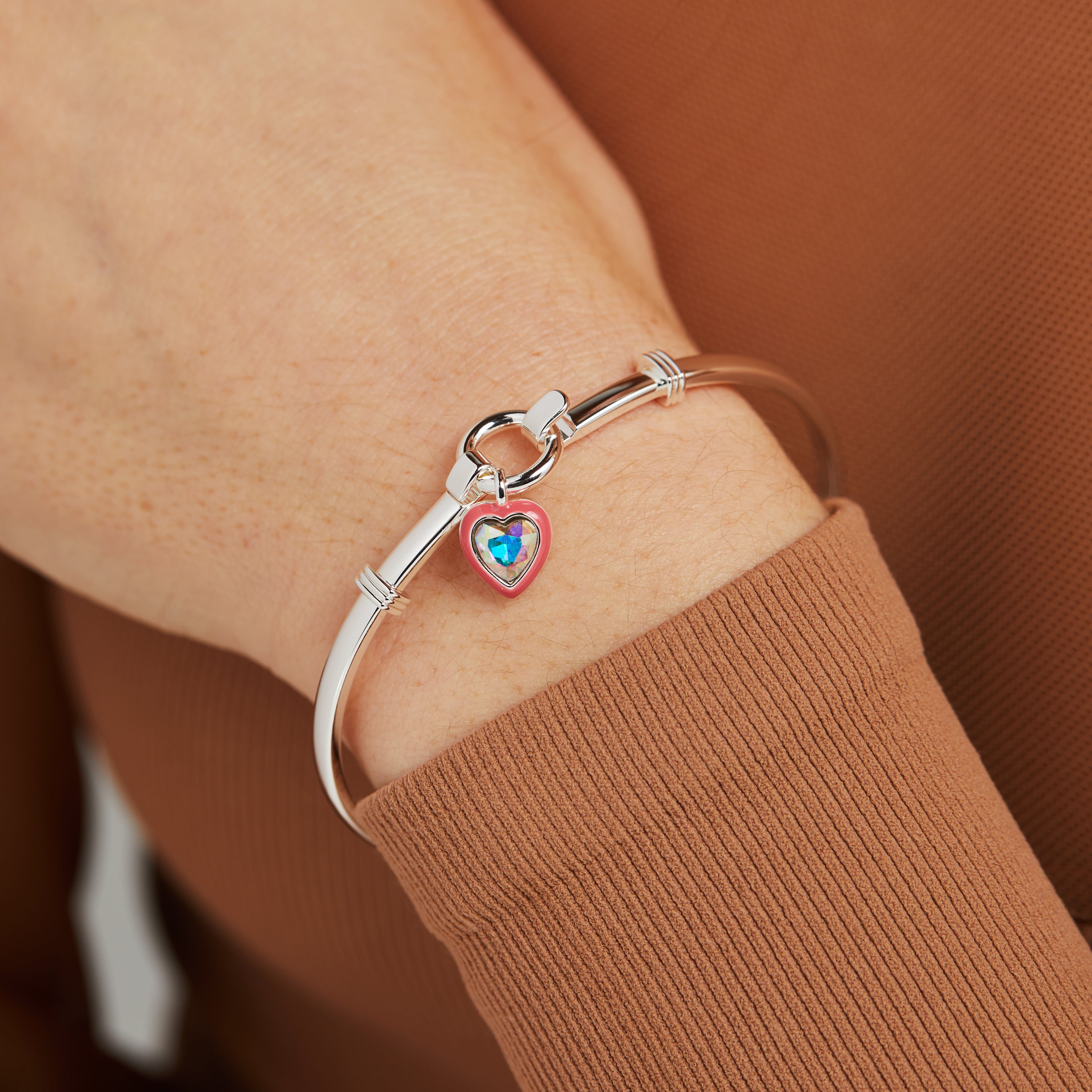 Sparkling Crystal Heart Clip Bangle Bracelet for Women - Elegant Adjustable Fashion Jewelry Gift for Valentine's Day, Anniversary & Special Occasions