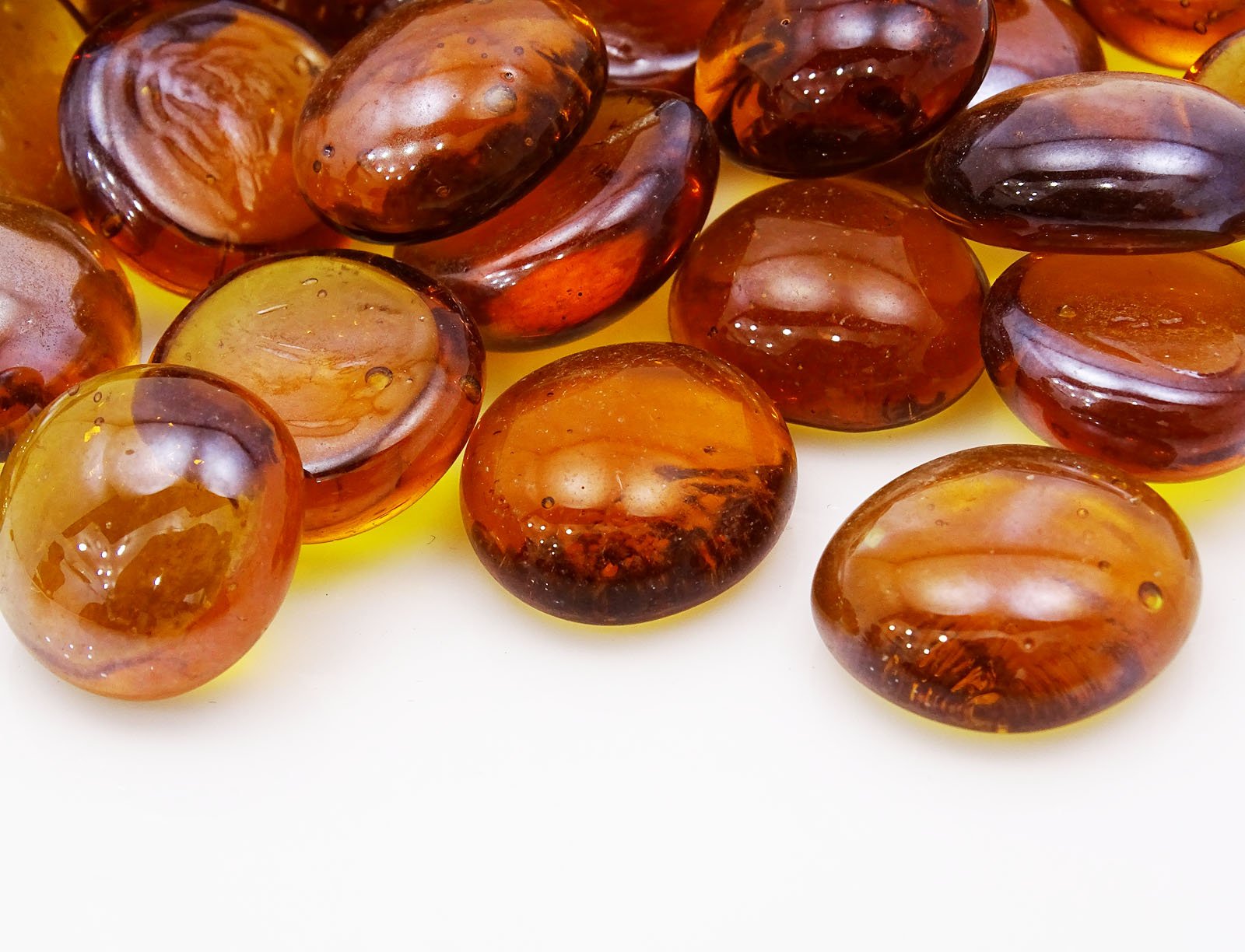 50PCS Brown Swirl Glass Stones - Flat Bottom Decorative Marbles for Home Decor, Aquarium, Vase Filler, Terrarium & DIY Crafts