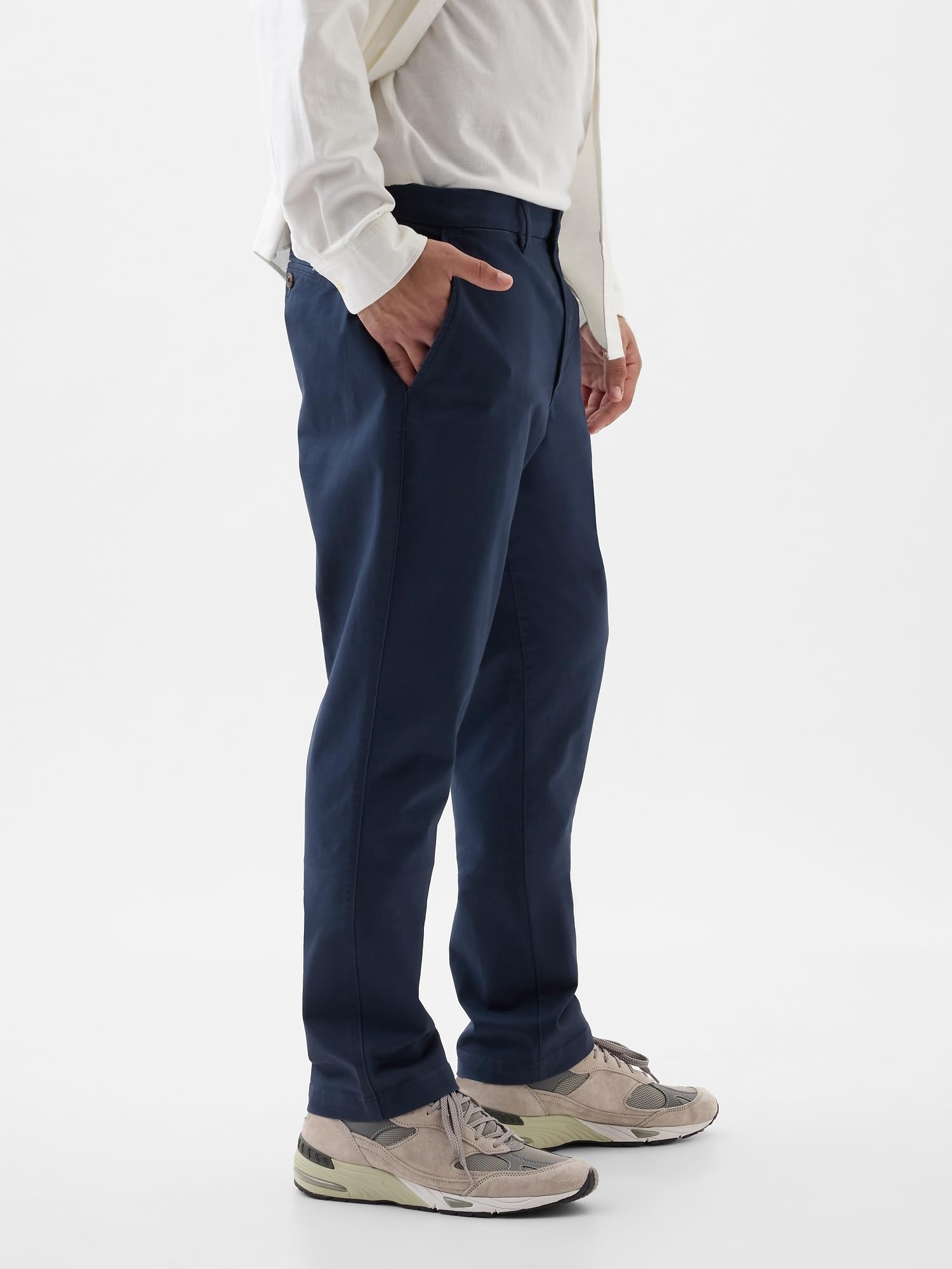 GAP Men's Essential Straight Fit Khaki Chino Pants - Classic Casual & Work Pants for Business, Office & Everyday Wear