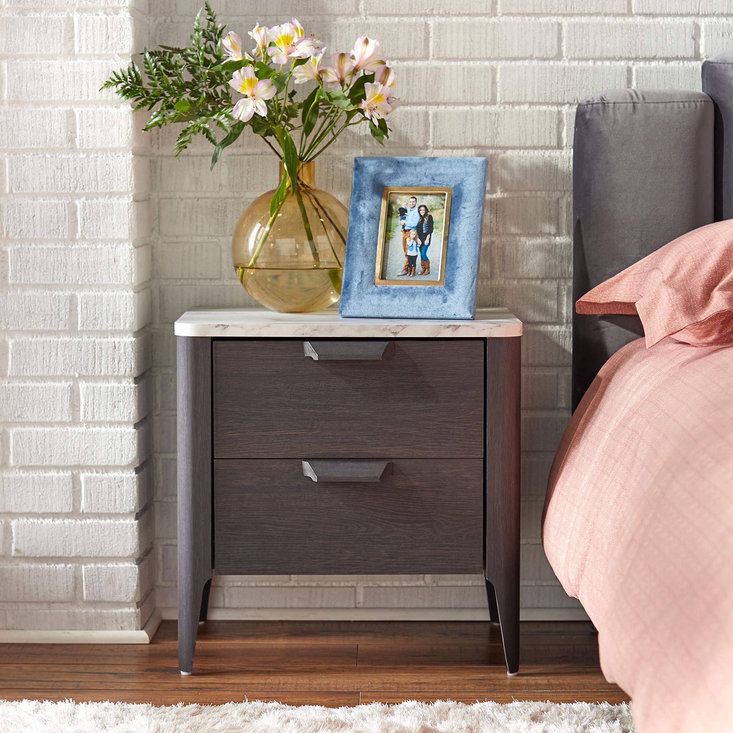 Mid-Century Modern Grey Nightstand with Hardware - Transitional MDF Bedside Table for Bedroom, Living Room & Guest Room