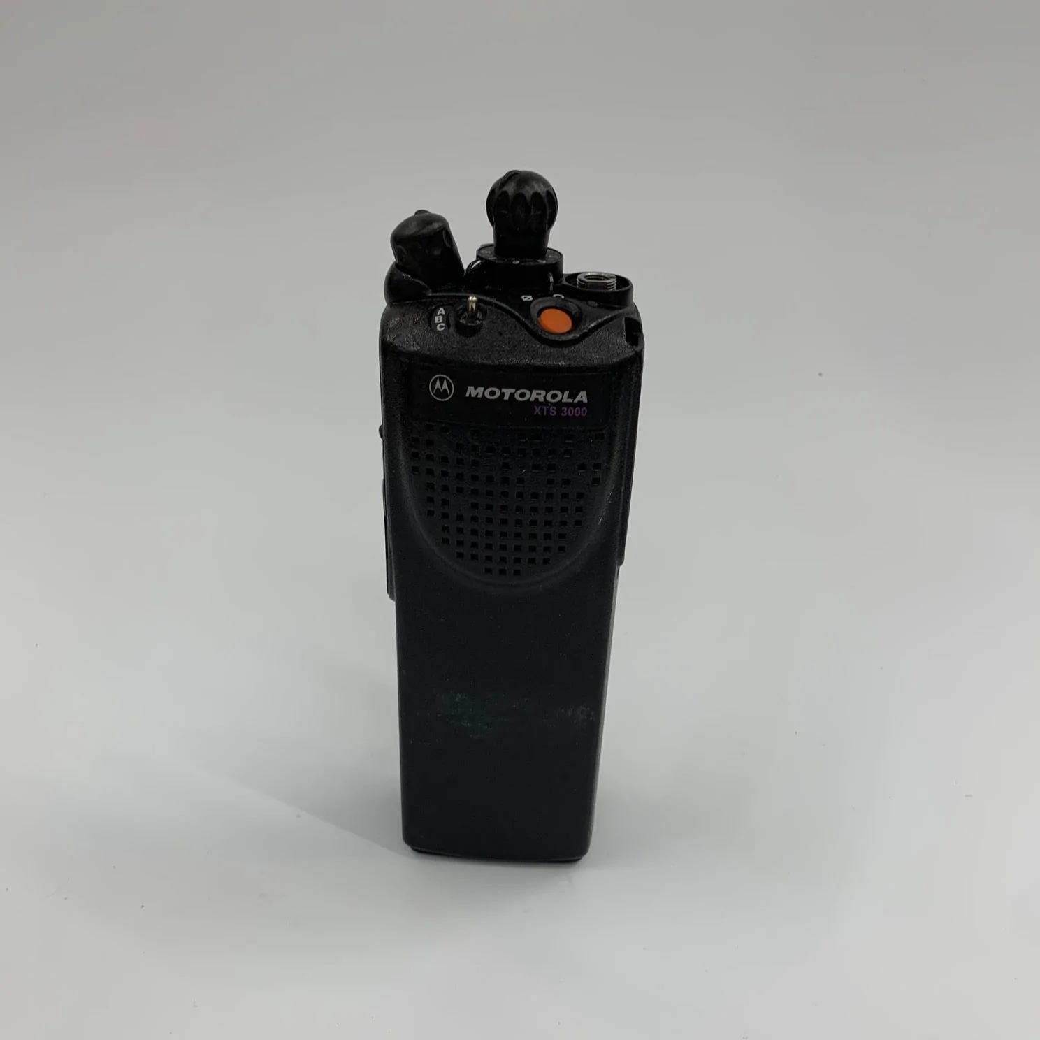 Motorola XTS3000 UHF R2 Model 1 P25 Portable Two-Way Radio (H09SDC9PW5BN) - Ideal for Public Safety, Security & Emergency Communications