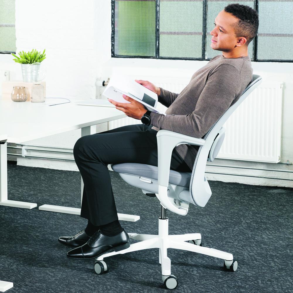 HÅG SoFi Mesh 7500 Ergonomic Office Chair with Adjustable Headrest - Light Grey - Comfortable Desk Chair for Home Office & Workspace