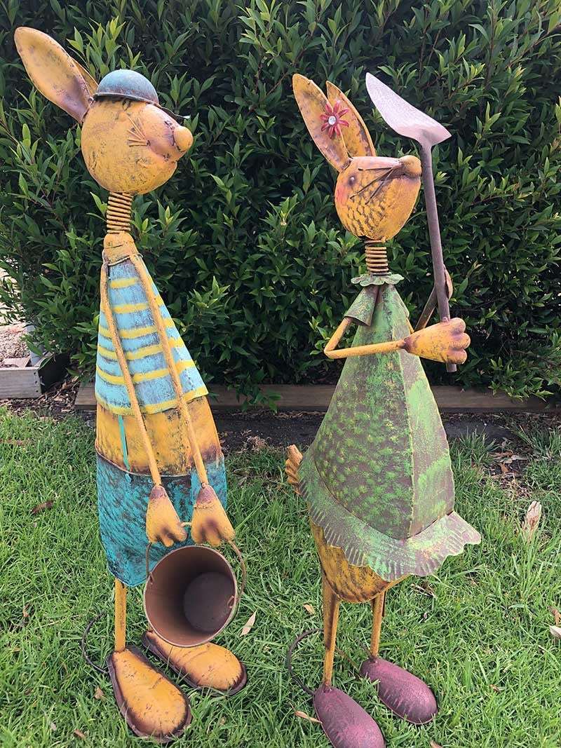Vintage Metal Rabbit Statue for Home & Garden Decor - Rustic Outdoor & Indoor Decoration - Perfect for Patio, Lawn, or Living Room