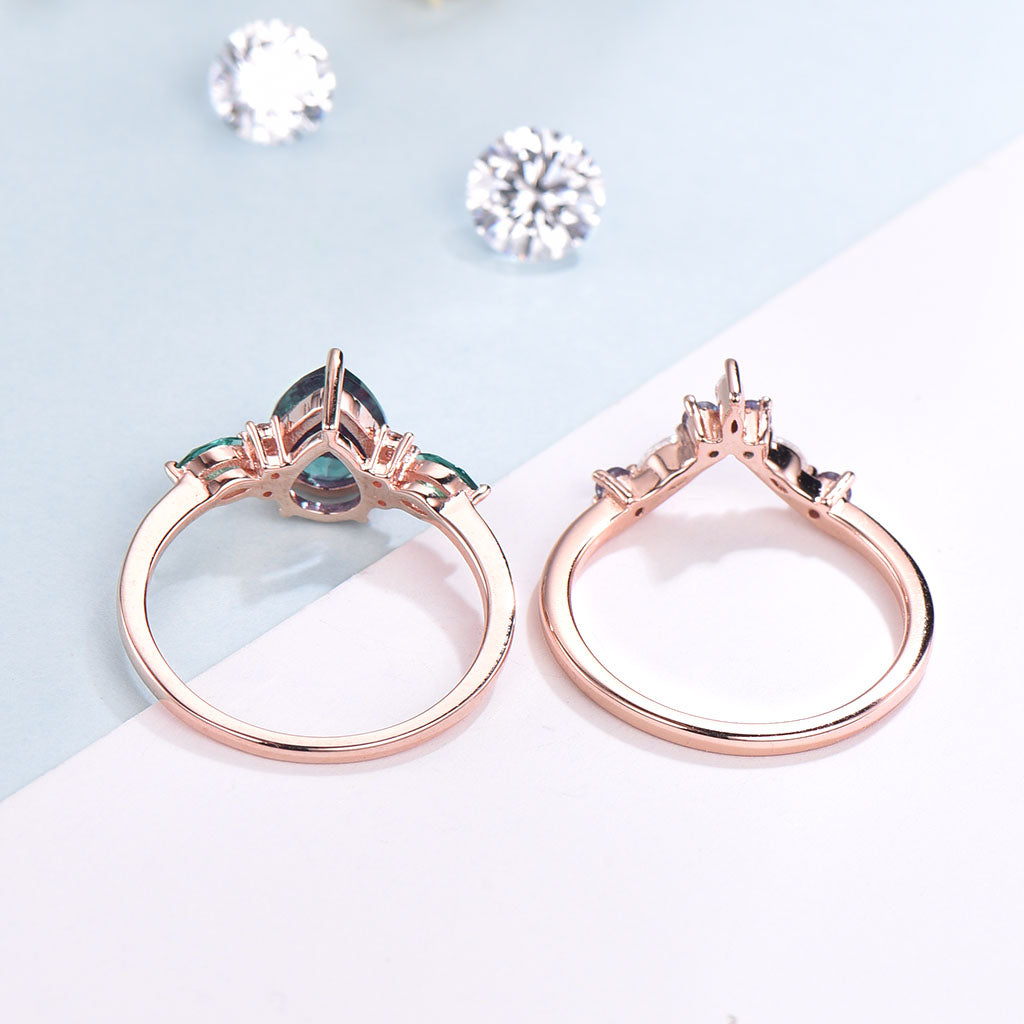 2Pcs Unique Vintage Alexandrite Wedding Ring Set - Oval Cut Rose Gold Alexandrite & Emerald Engagement Rings for Women - Perfect for Bridal, Anniversary & Romantic Gifts