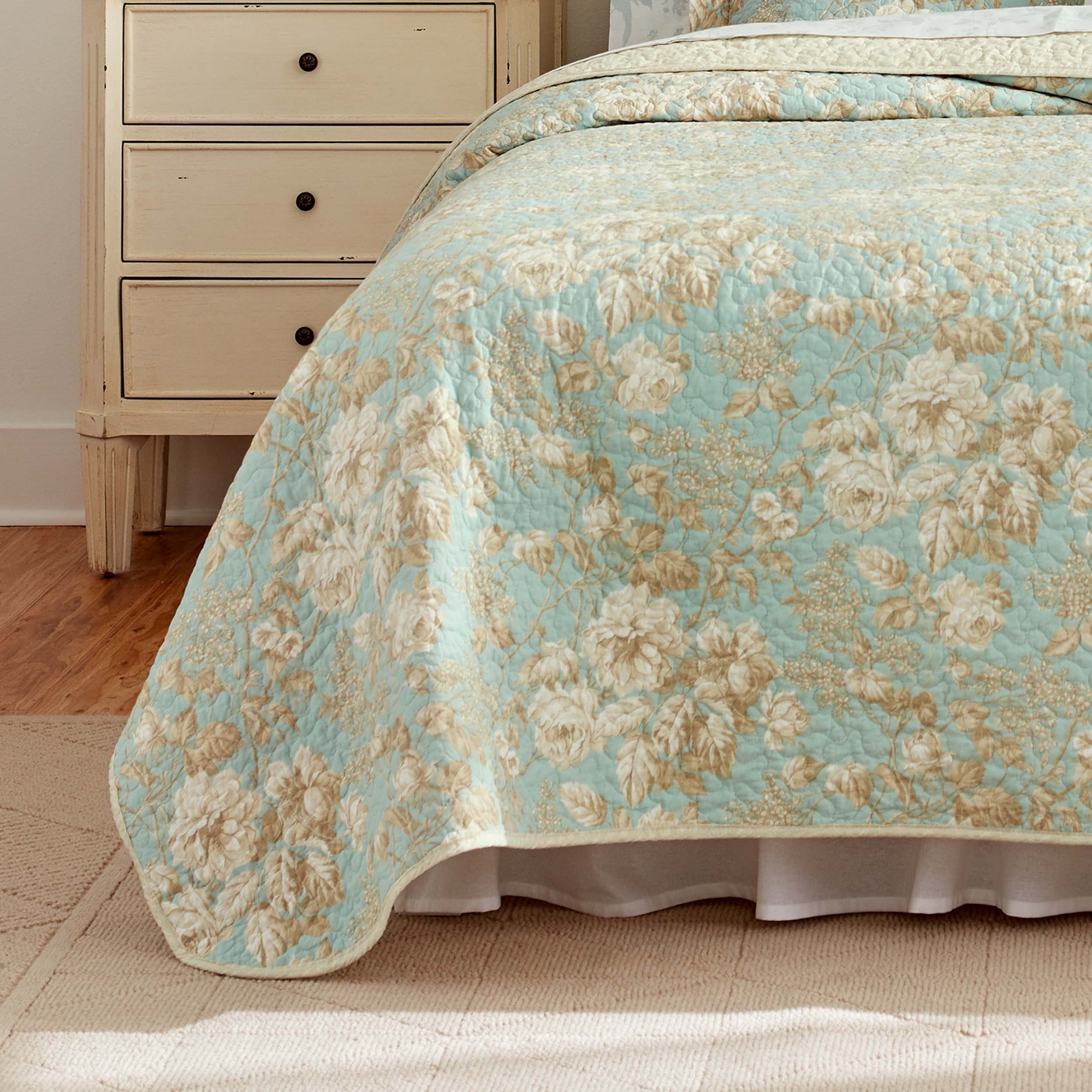 Laura Ashley Home - Queen Size Reversible Cotton Quilt Set with Matching Shams, Brompton Green - All Season Bedding for Comfort & Style | Perfect for Master Bedroom, Guest Room & Cozy Home Decor