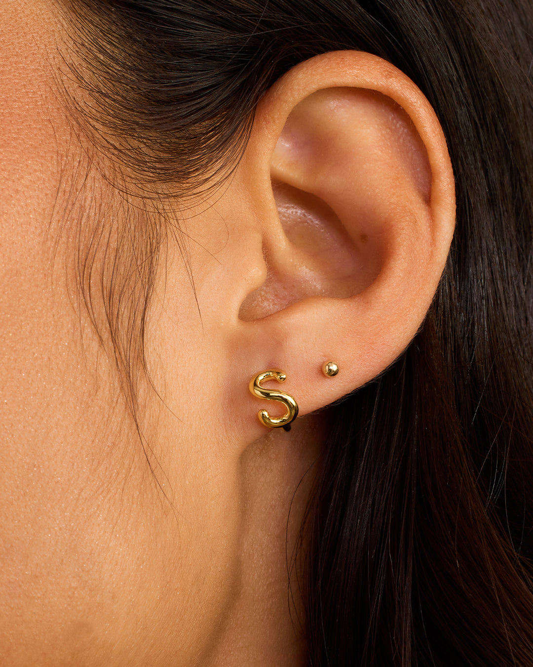 Alphabet Single Huggie Earrings - Gold Plated Initial Letter Studs for Women - Perfect for Everyday Wear, Gifts & Special Occasions