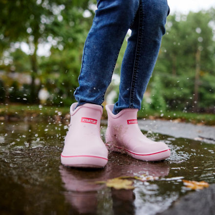 TUFS Big Kids Ankle Deck Boots - Waterproof & Comfortable Skate Shoes for Boys and Girls - Perfect for Skateboarding, School, and Outdoor Activities