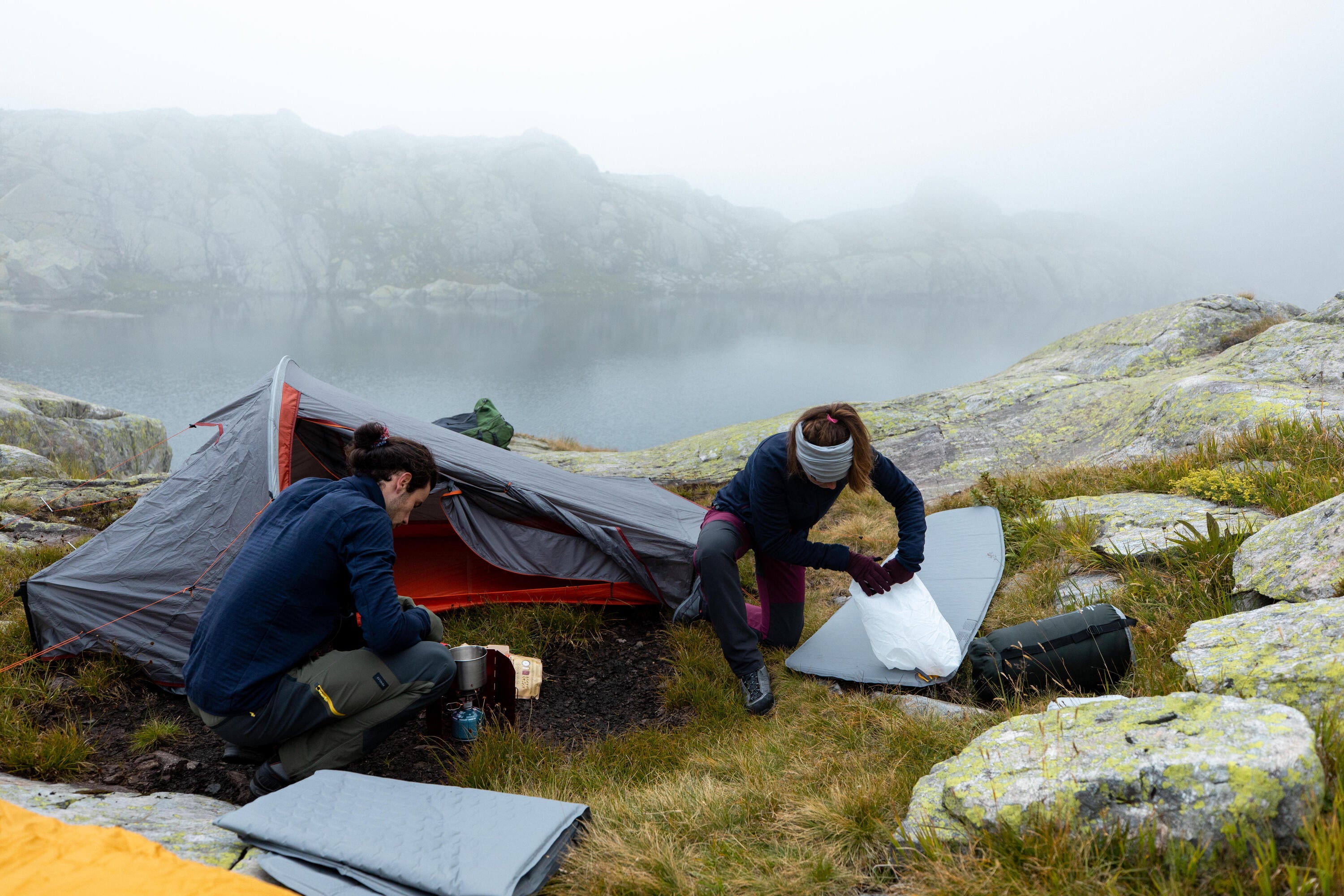 Forclaz Trek 500L Self-Inflating Backpacking Mattress - Ultralight Camping Sleeping Pad for Hiking, Backpacking & Outdoor Adventures - Perfect for Campers & Travelers