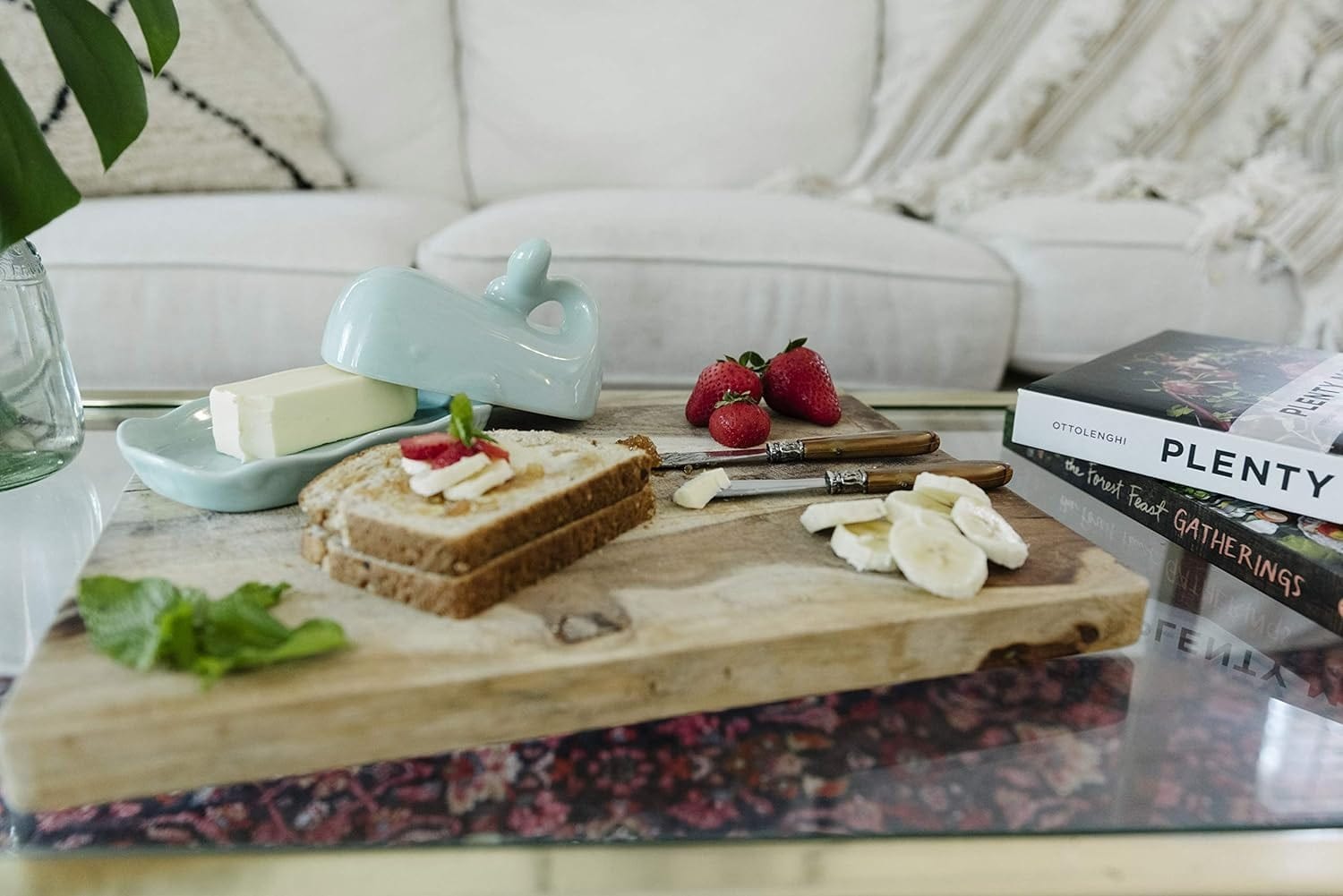 Whale-Shaped Butter Dish with Lid - Elegant Ceramic Butter Keeper for Dining Table, Kitchen Counter, or Gift Giving - Perfect for Butter Storage and Serving at Breakfast, Brunch, or Tea Parties