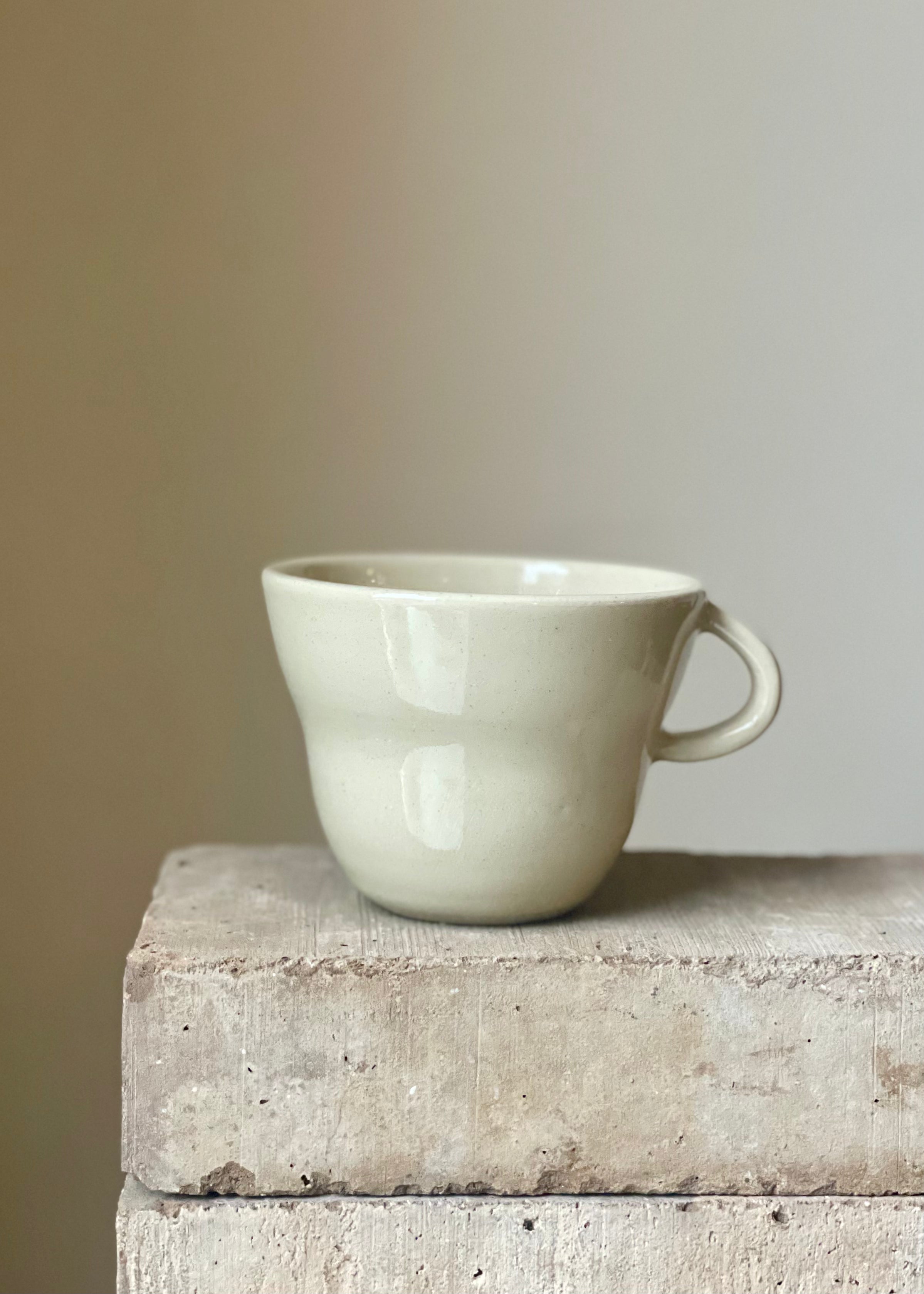 Viki Weiland Wavy Handle Cup - Stylish Ceramic Mug for Coffee, Tea & Hot Drinks - Perfect for Home, Office & Gifts