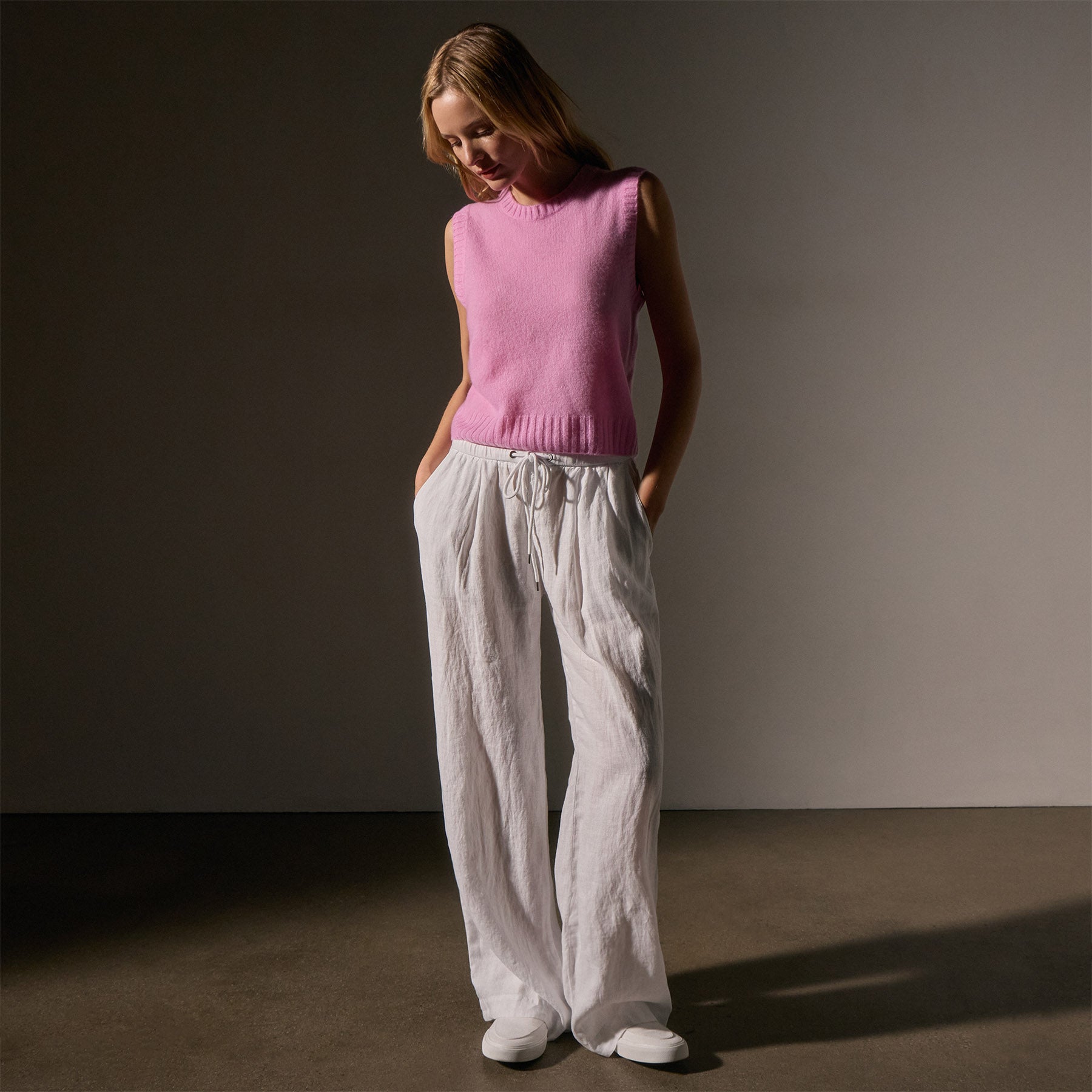 Lightweight Cashmere Vest for Women - Soft & Comfortable Knit Sweater - Perfect for Layering in Fall & Winter