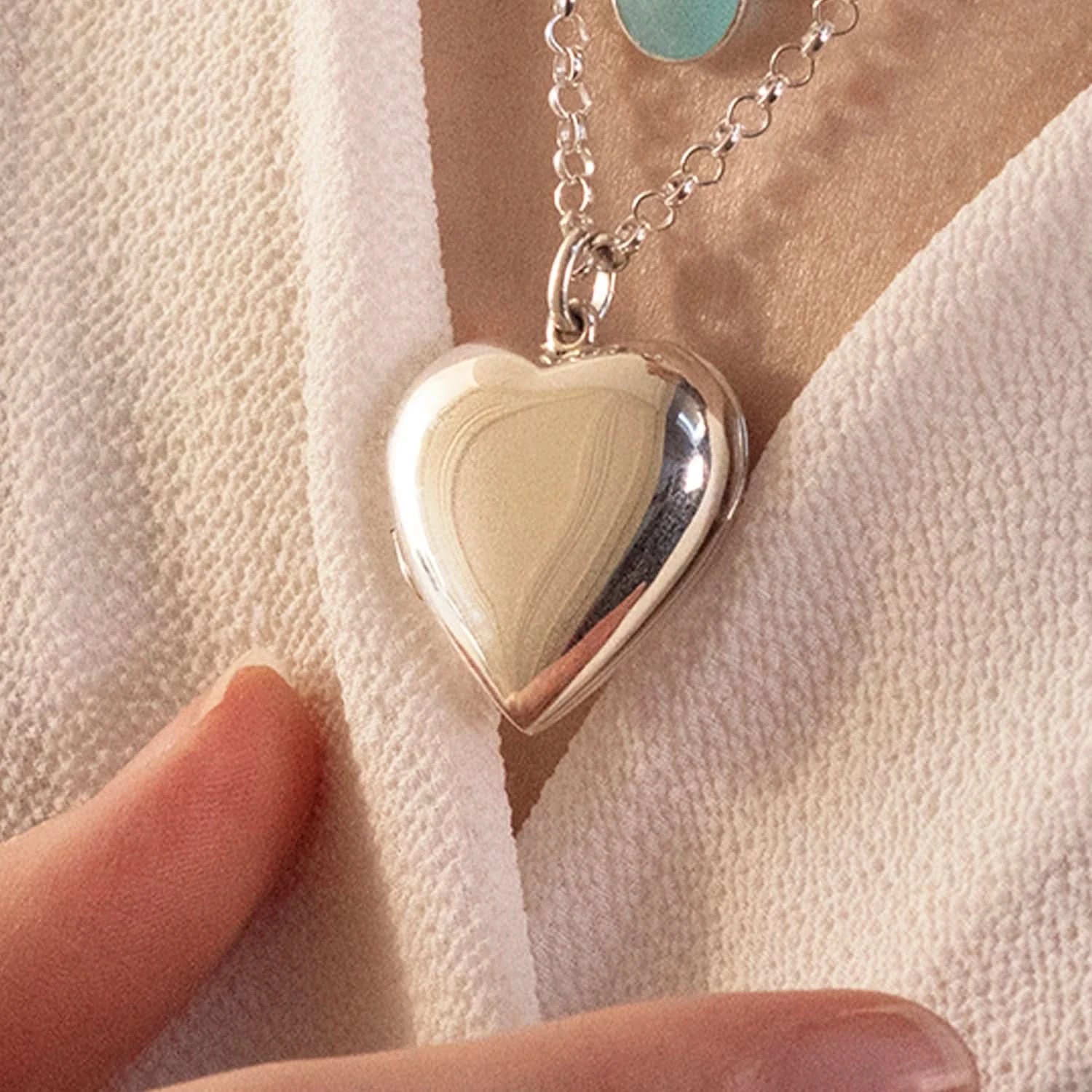 Large 2 Photo Heart Locket Necklace in Silver - Personalized Keepsake Jewelry for Couples, Family & Loved Ones - Perfect for Anniversaries, Valentine's Day & Special Gifts