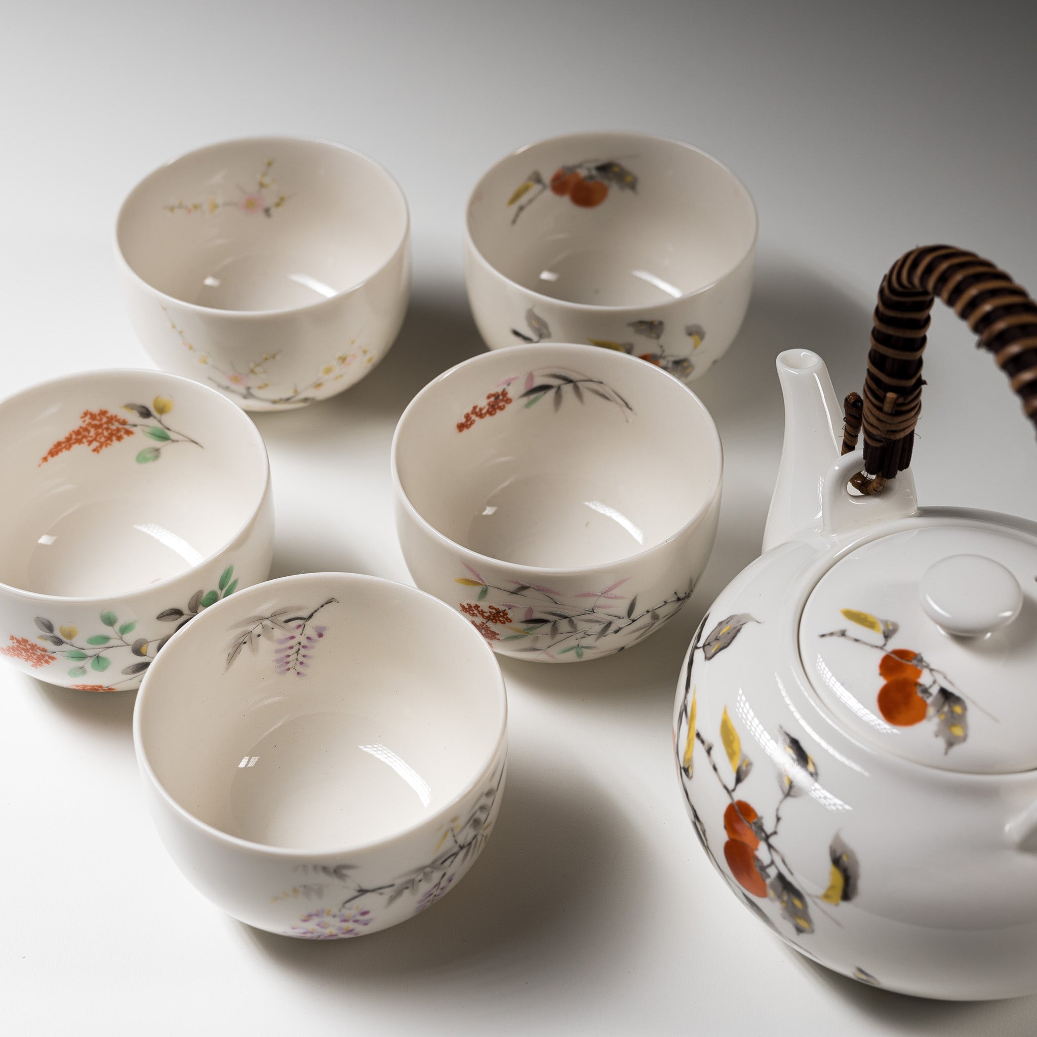 Premium Seasonal Floral Tea Set - 550ml Ceramic Teapot with Infuser, Perfect for Blooming Tea & Herbal Infusions | Ideal for Home, Office & Gifting