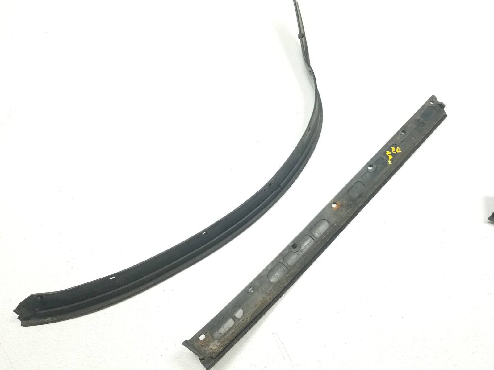 2006-2011 Mercedes ML500 Right Passenger Side Door Lower Seal Strip - 2-Piece OEM Replacement - Perfect for Weatherproofing & Noise Reduction